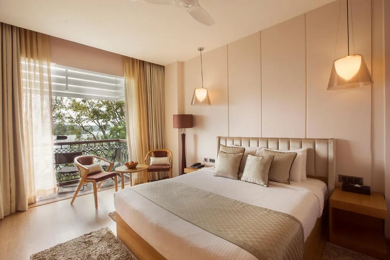 Bedroom, Bed in Sea Shell Port Blair