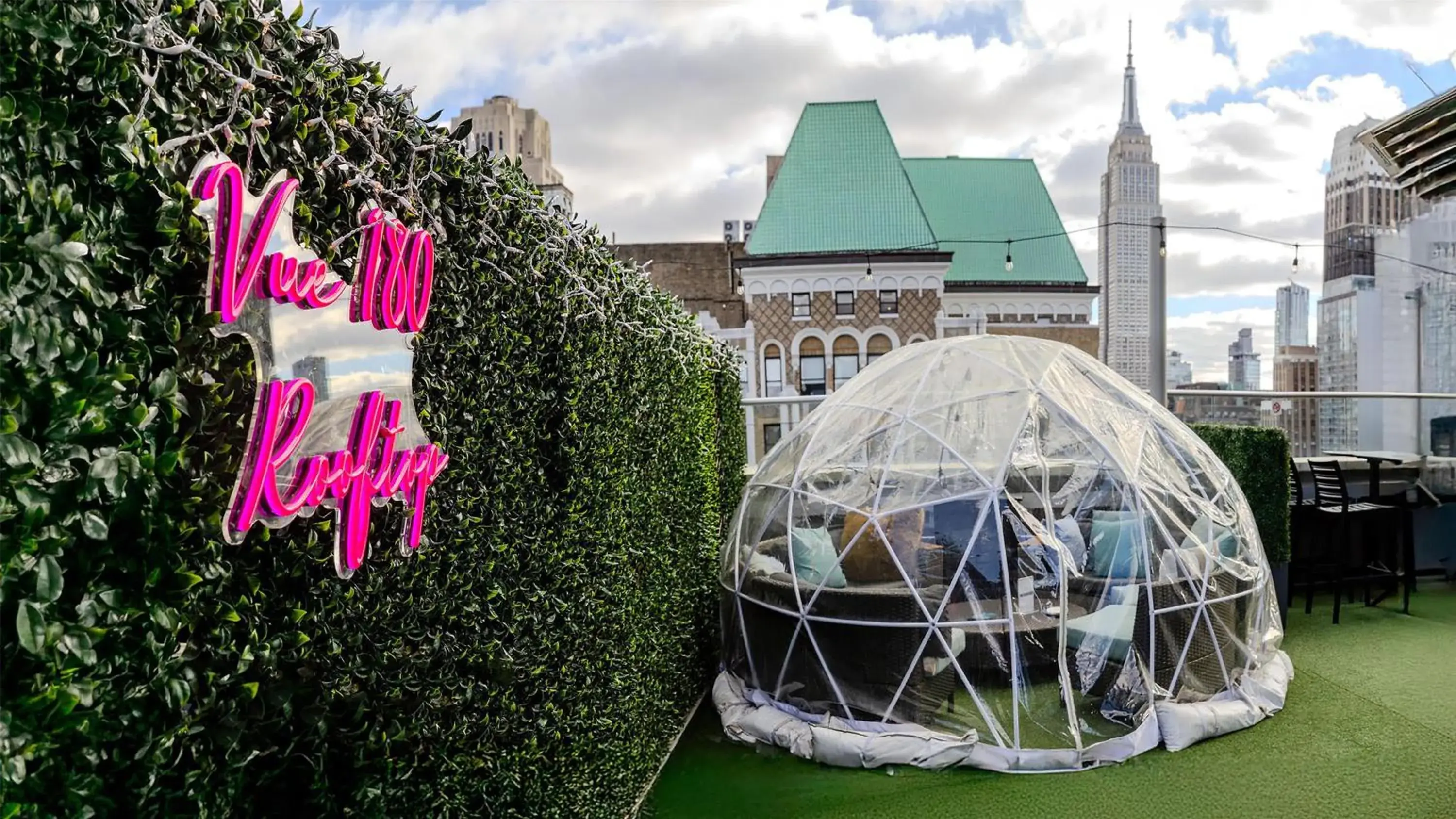 Lounge or bar in DoubleTree by Hilton New York Times Square South Lounge or bar in DoubleTree by Hilton New York Times Square South