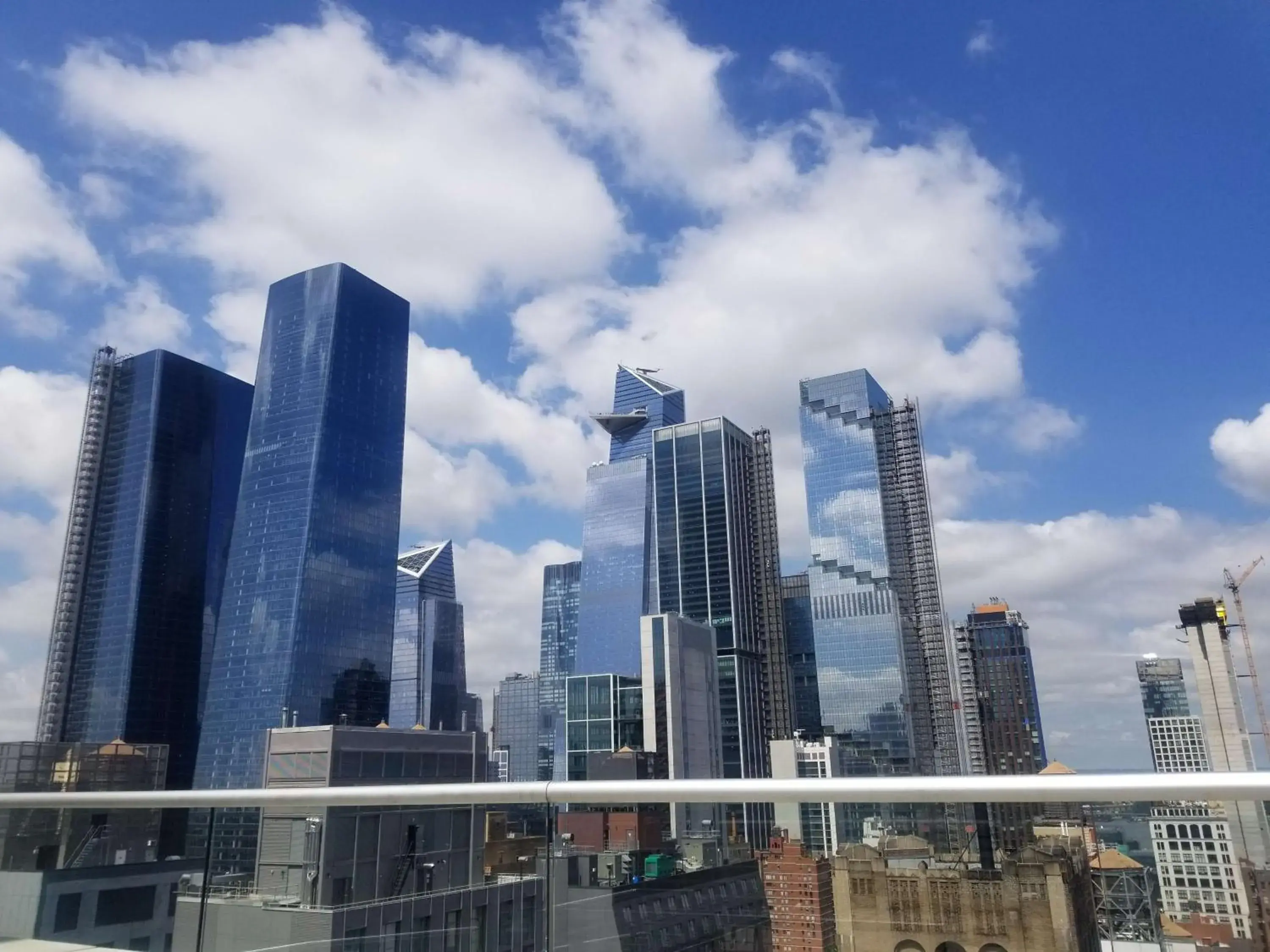 Lounge or bar in DoubleTree by Hilton New York Times Square South Lounge or bar in DoubleTree by Hilton New York Times Square South