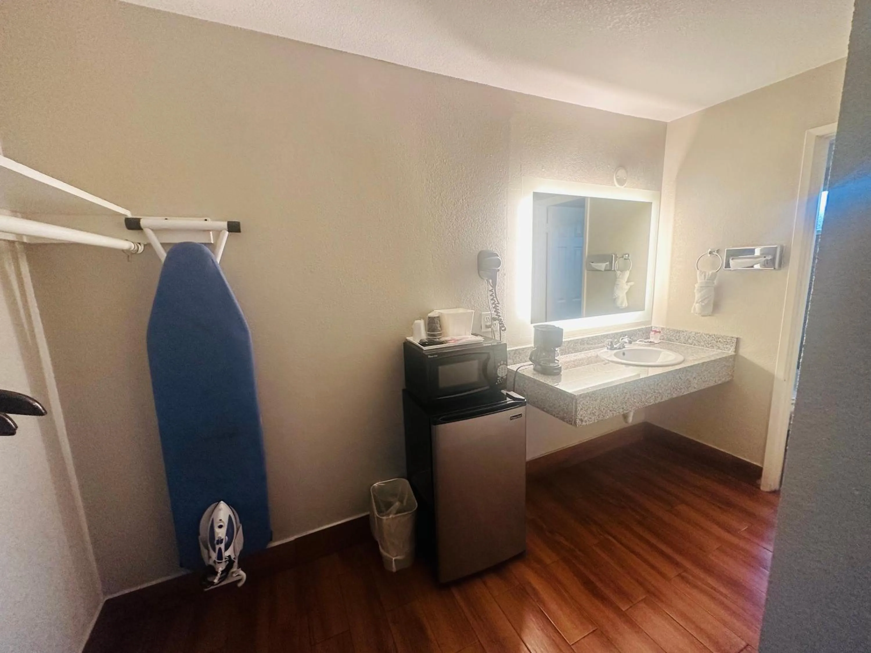 Bathroom in Casa Blanca Hotel - Orange