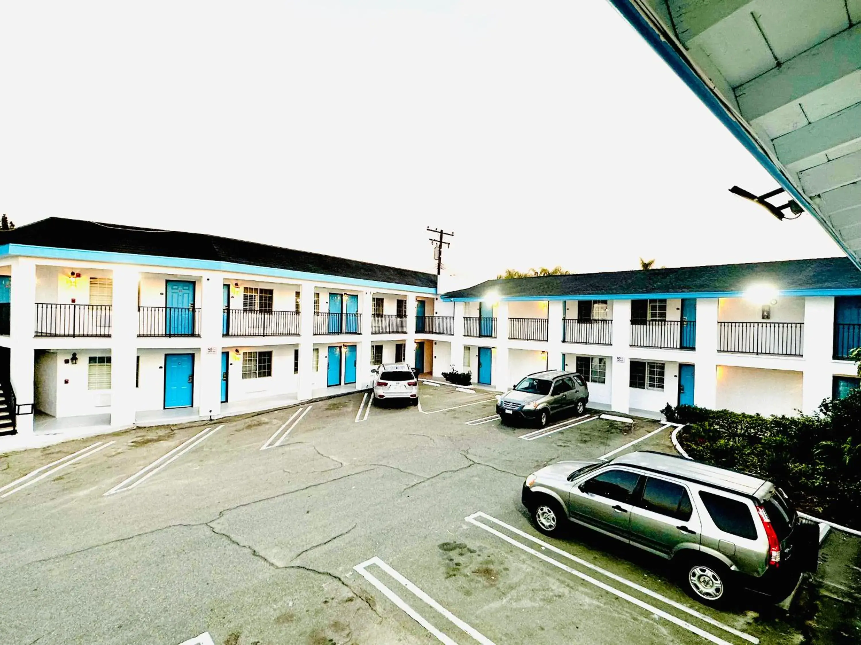 Property building in Casa Blanca Hotel - Orange Property building in Casa Blanca Hotel - Orange