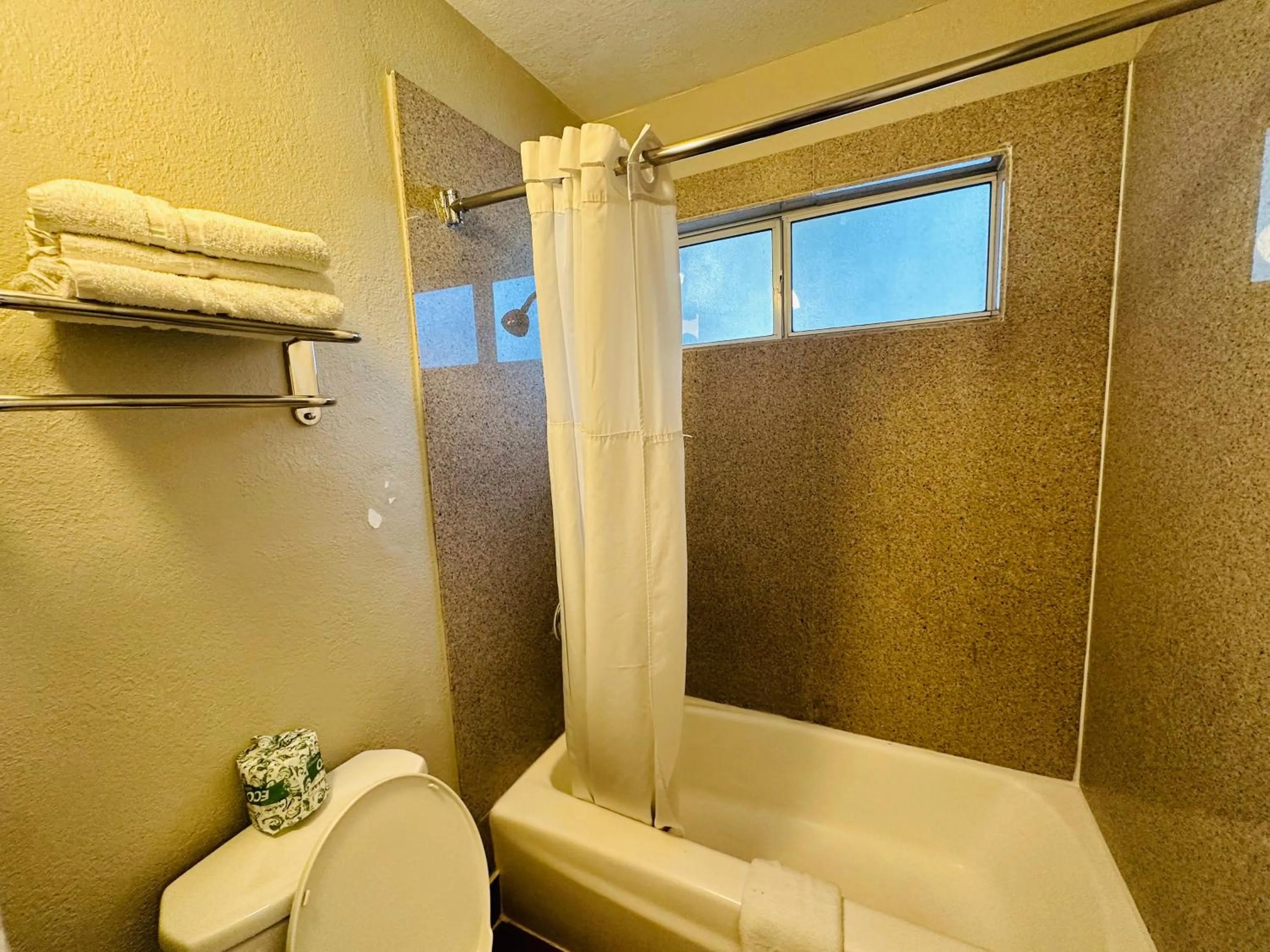 Shower in Casa Blanca Hotel - Orange