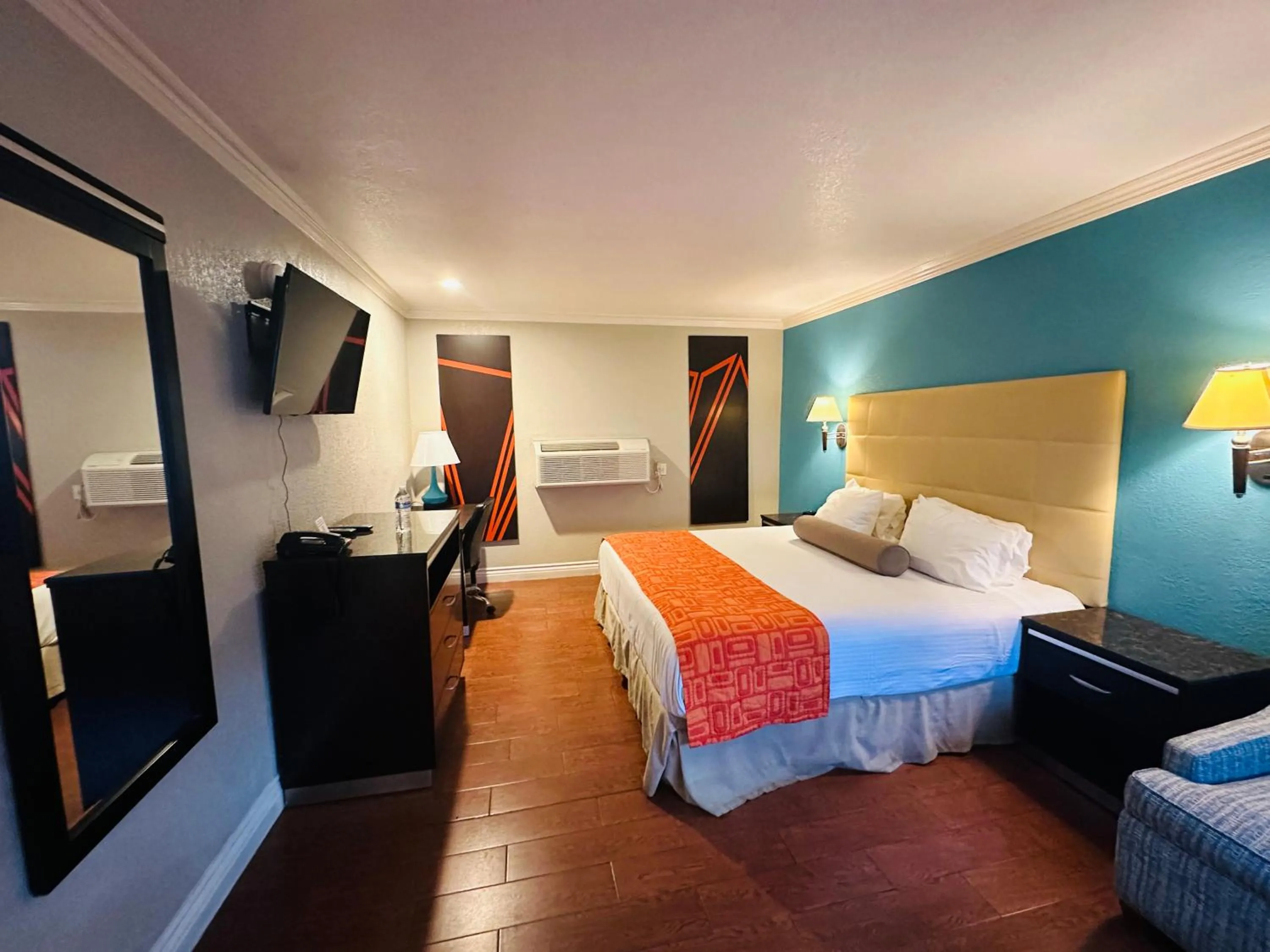Photo of the whole room, Bed in Casa Blanca Hotel - Orange