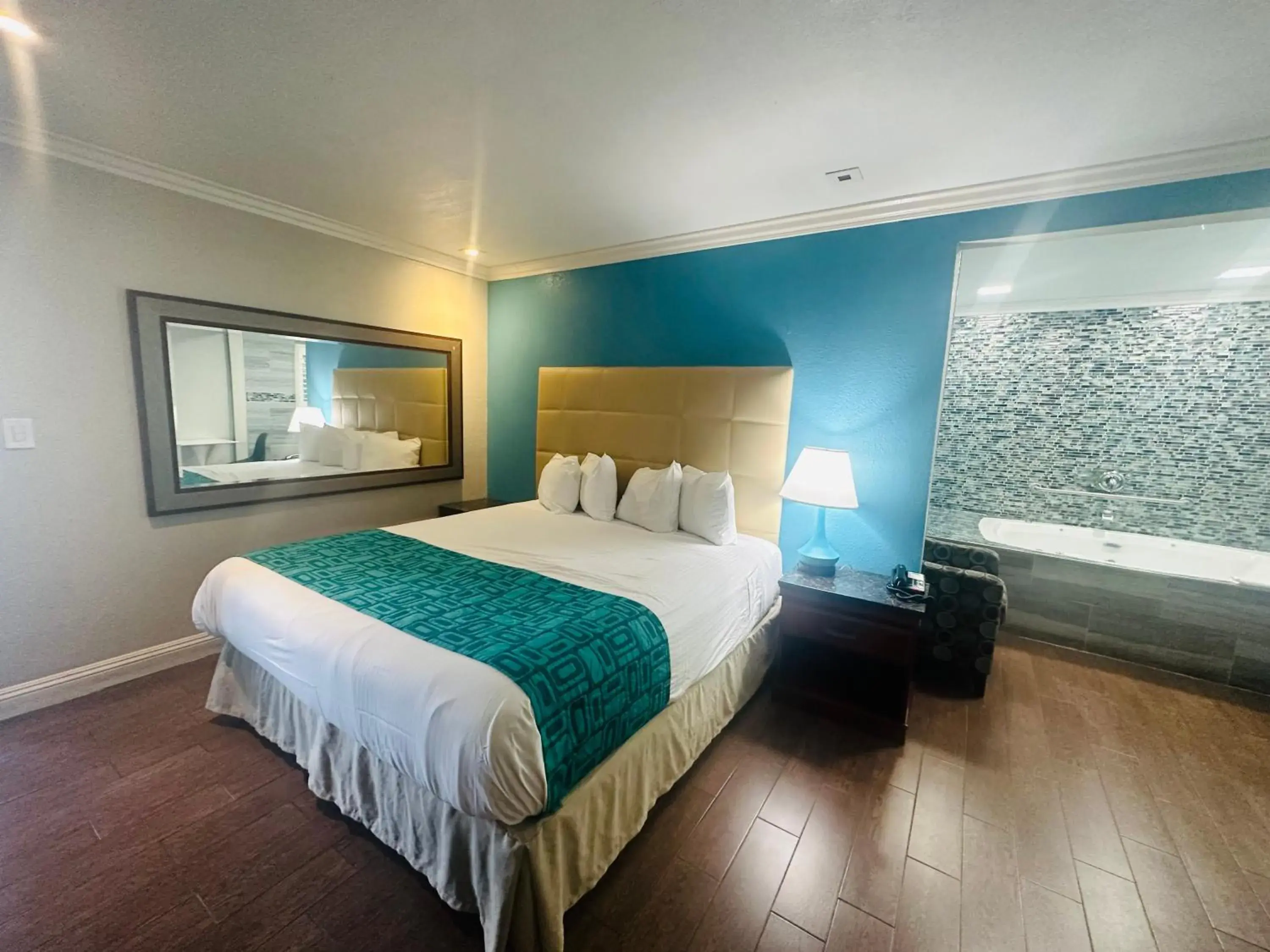 Photo of the whole room, Bed in Casa Blanca Hotel - Orange Photo of the whole room, Bed in Casa Blanca Hotel - Orange