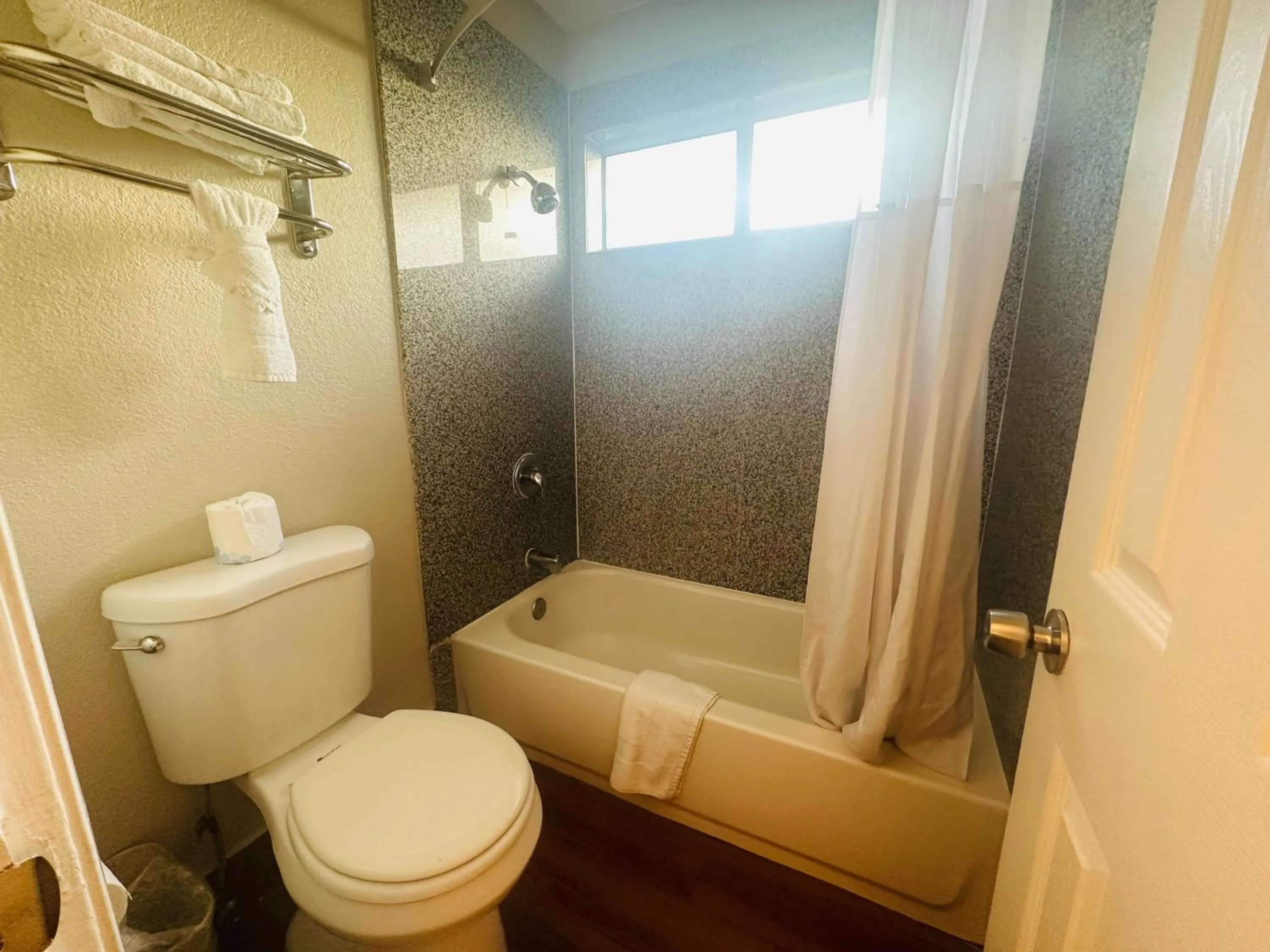 Bathroom in Casa Blanca Hotel - Orange