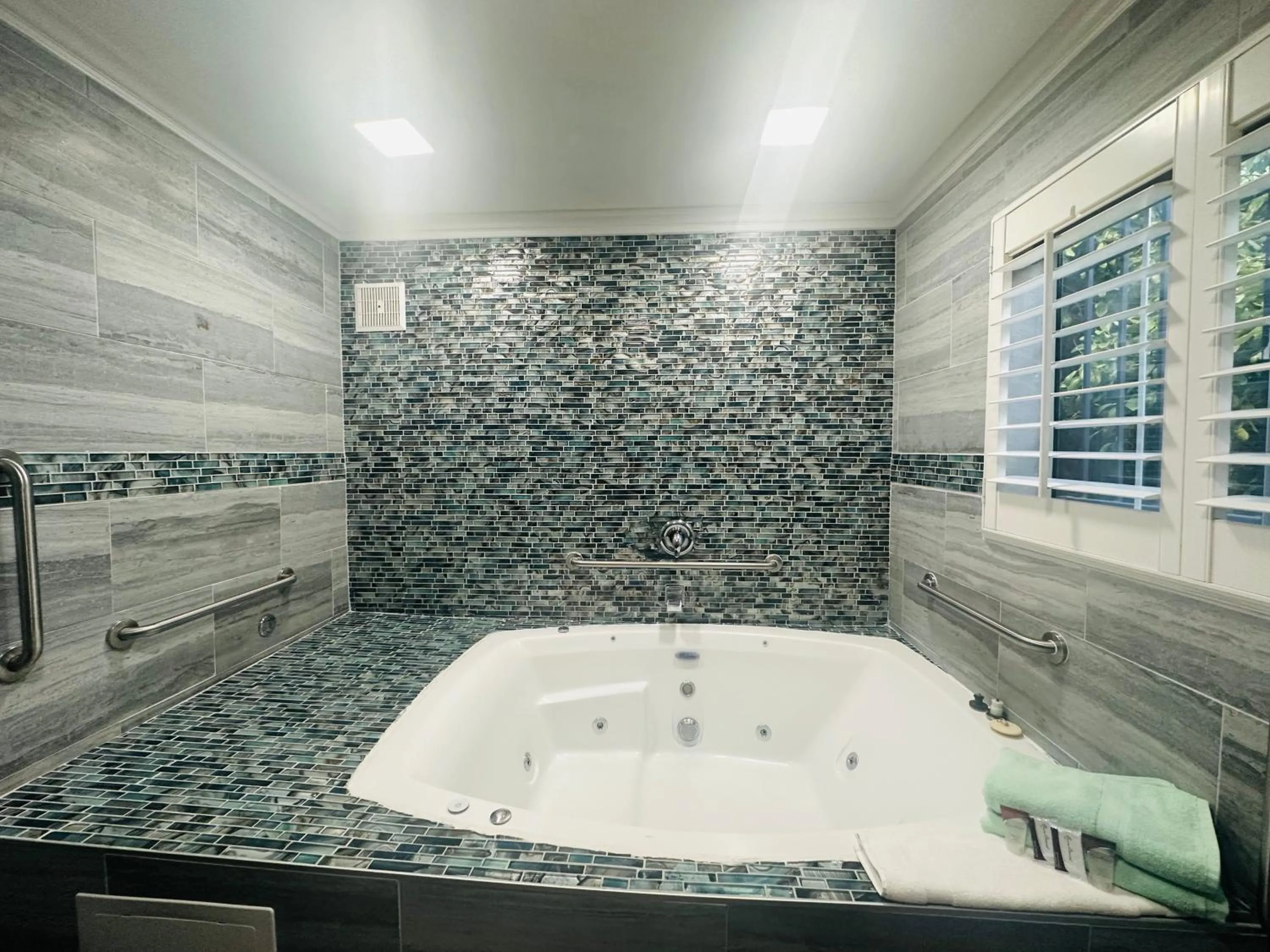 Bath in Casa Blanca Hotel - Orange