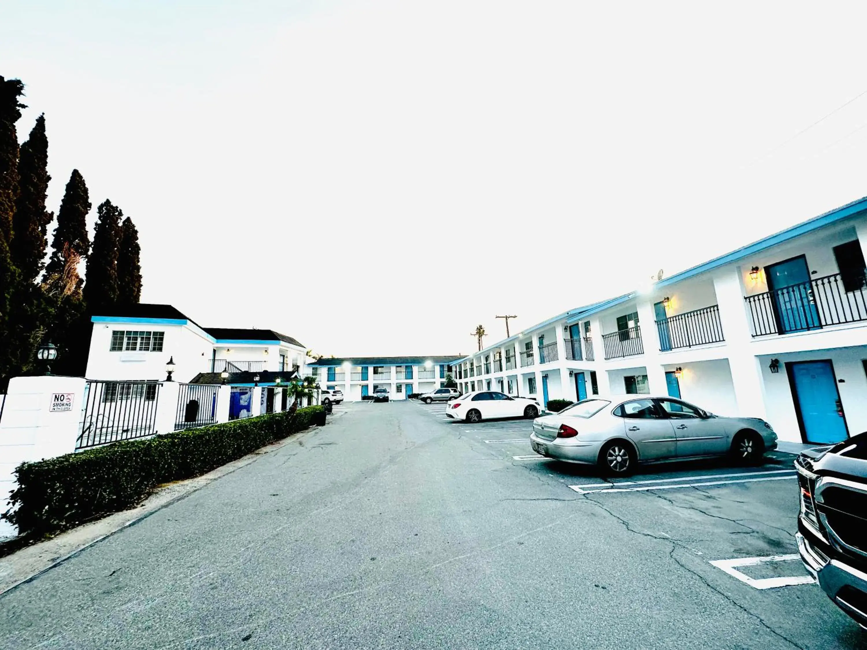 Property building in Casa Blanca Hotel - Orange Property building in Casa Blanca Hotel - Orange