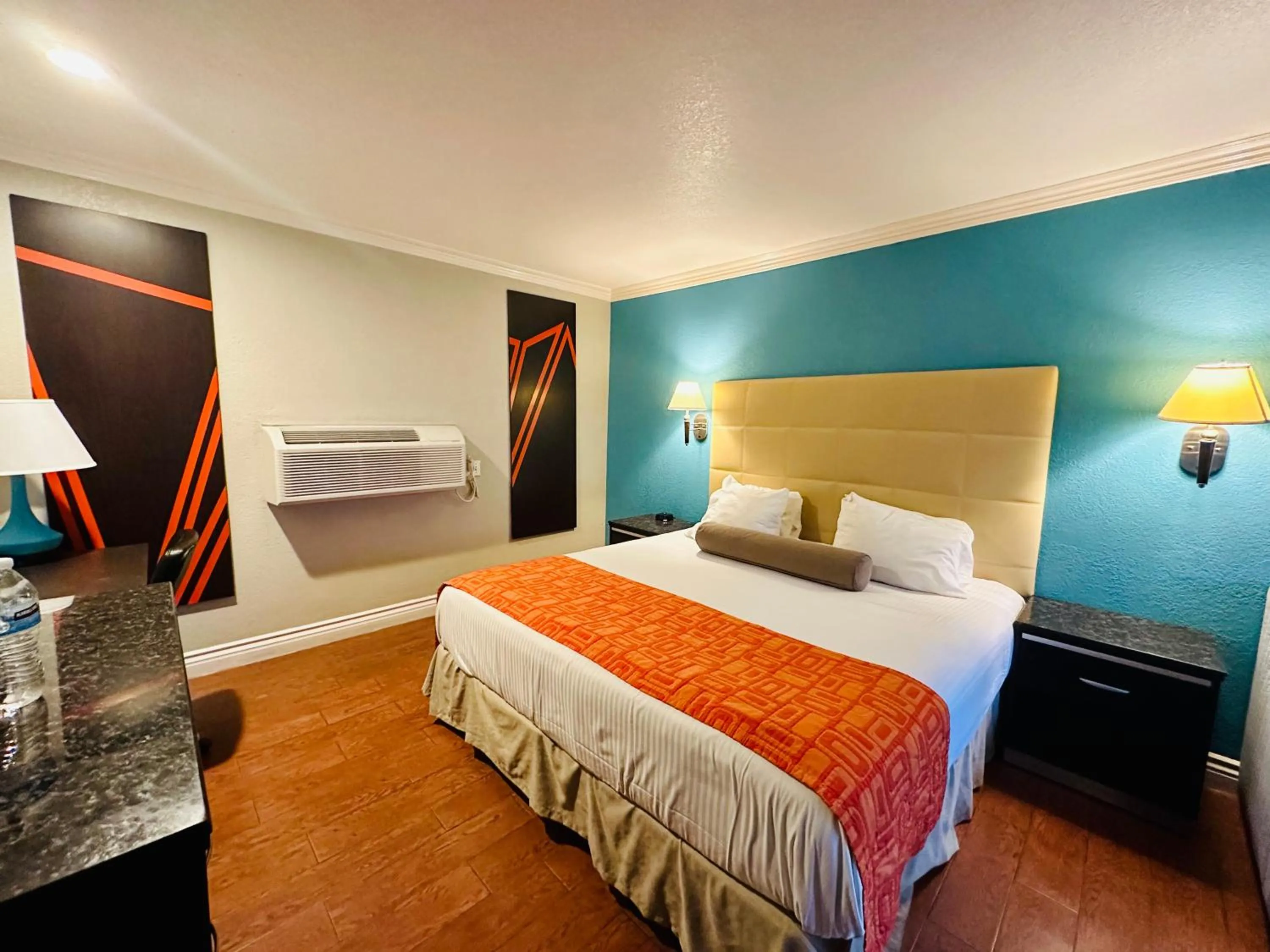 Photo of the whole room, Bed in Casa Blanca Hotel - Orange