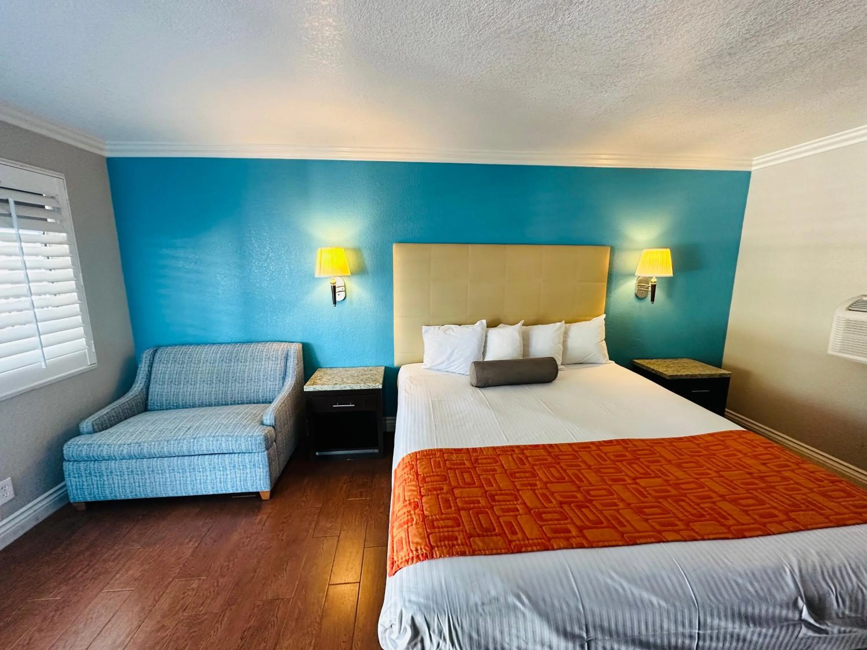 Photo of the whole room, Bed in Casa Blanca Hotel - Orange