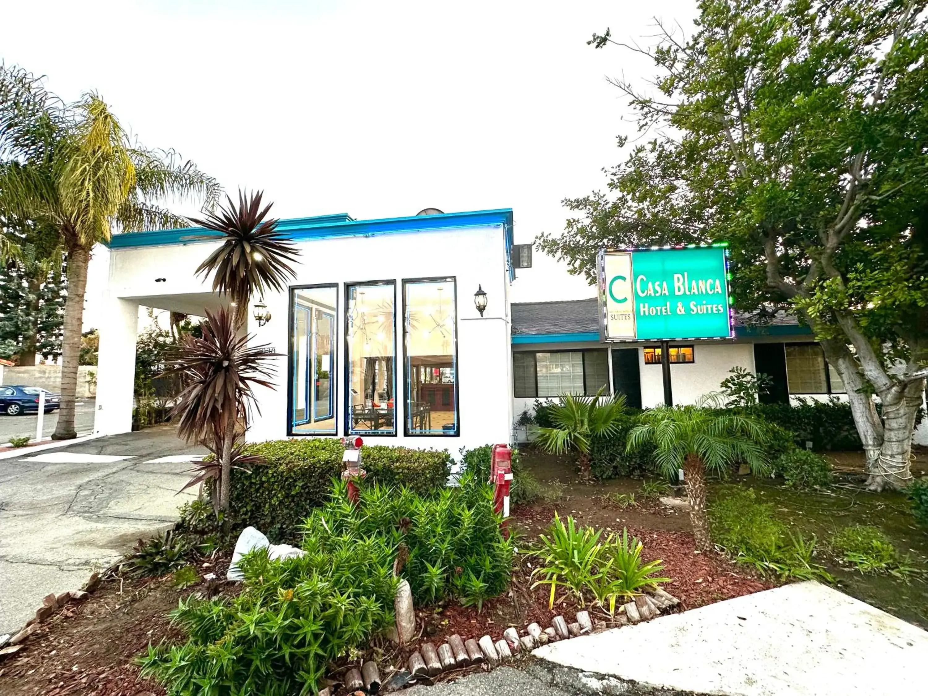 Property building in Casa Blanca Hotel - Orange Property building in Casa Blanca Hotel - Orange