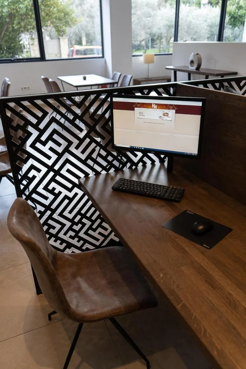 Business facilities in HOTEL HILL