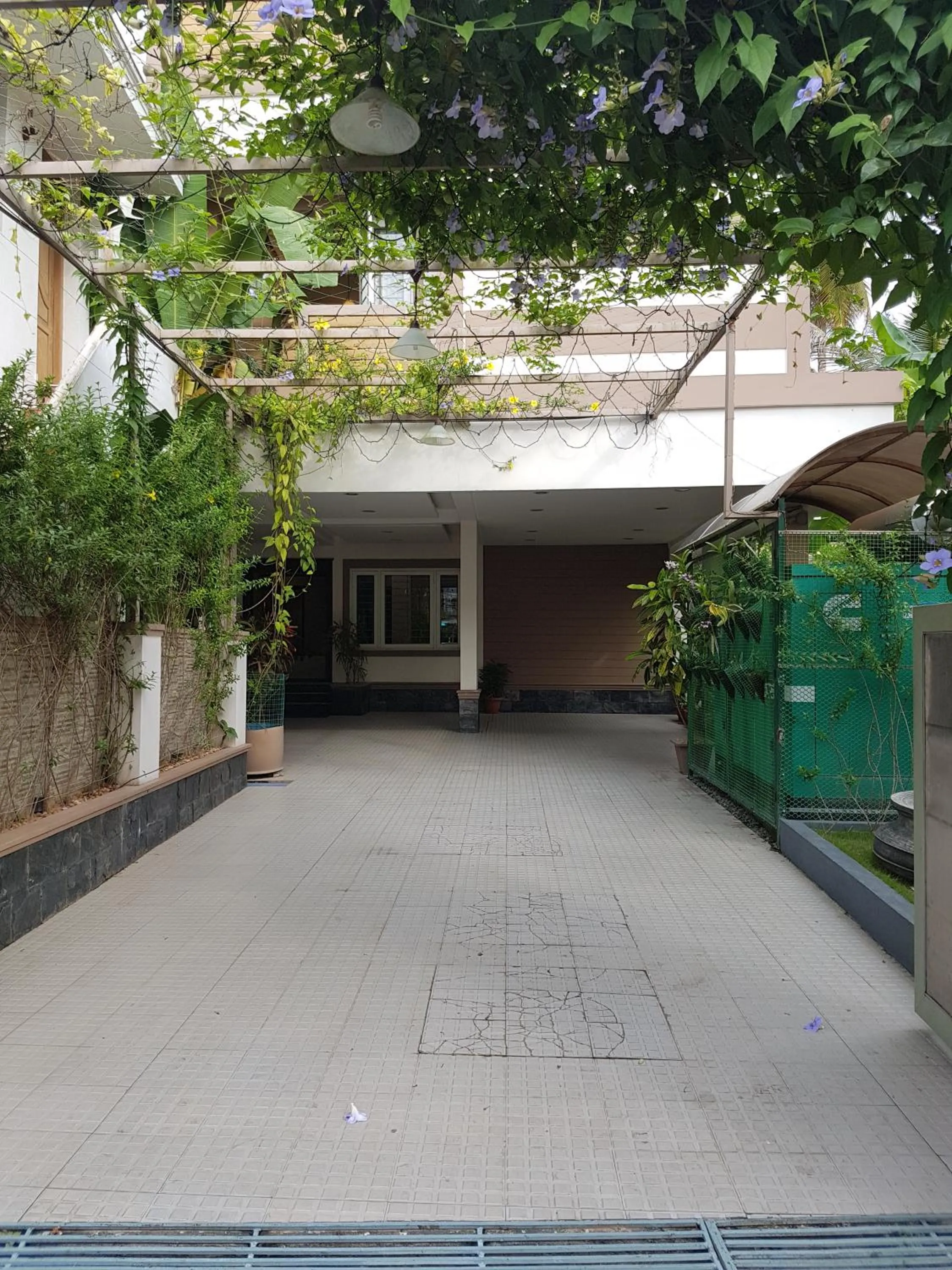 Facade/entrance in Fort Abode