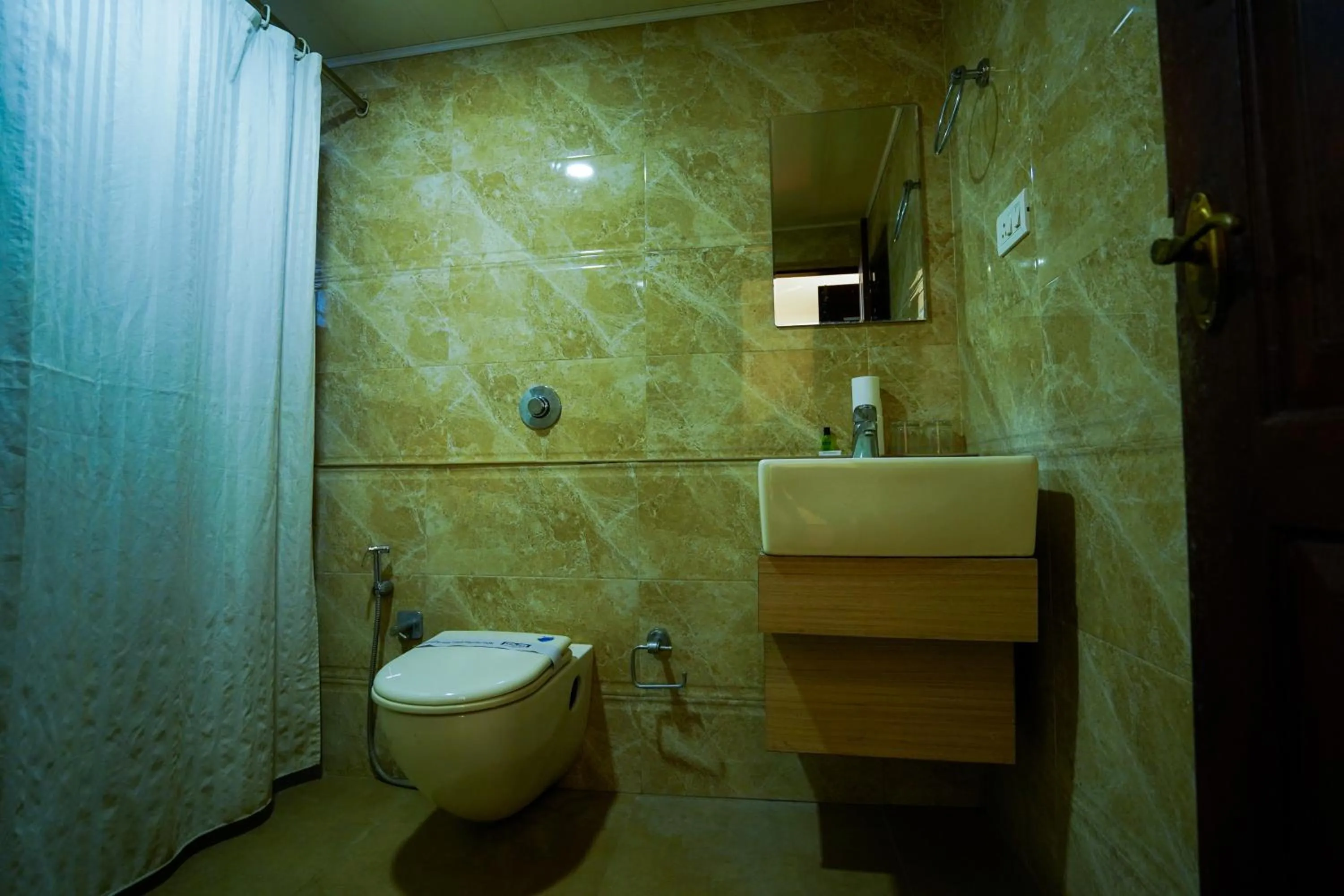 Toilet in Hotel Arches