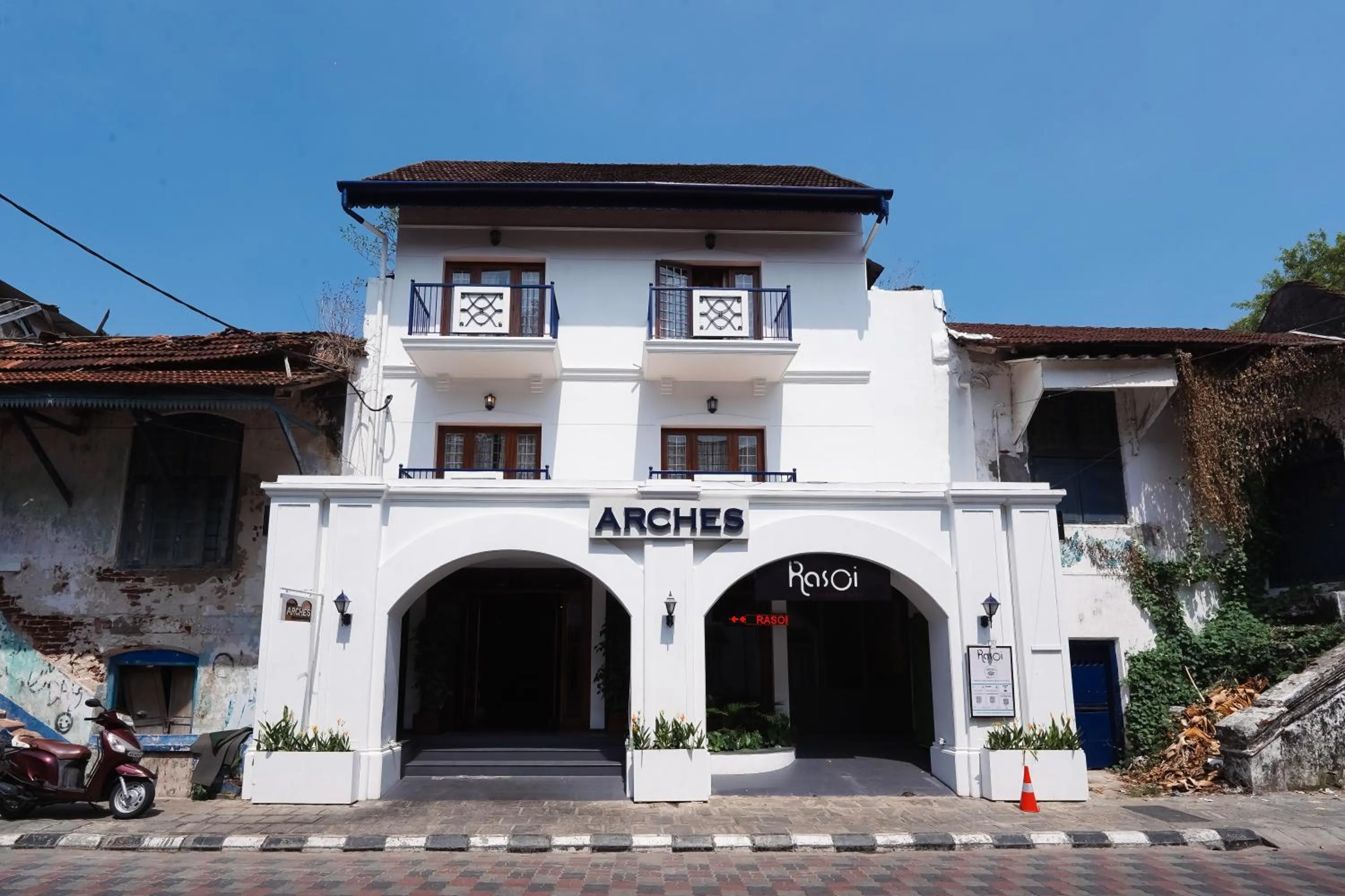 Facade/entrance in Hotel Arches