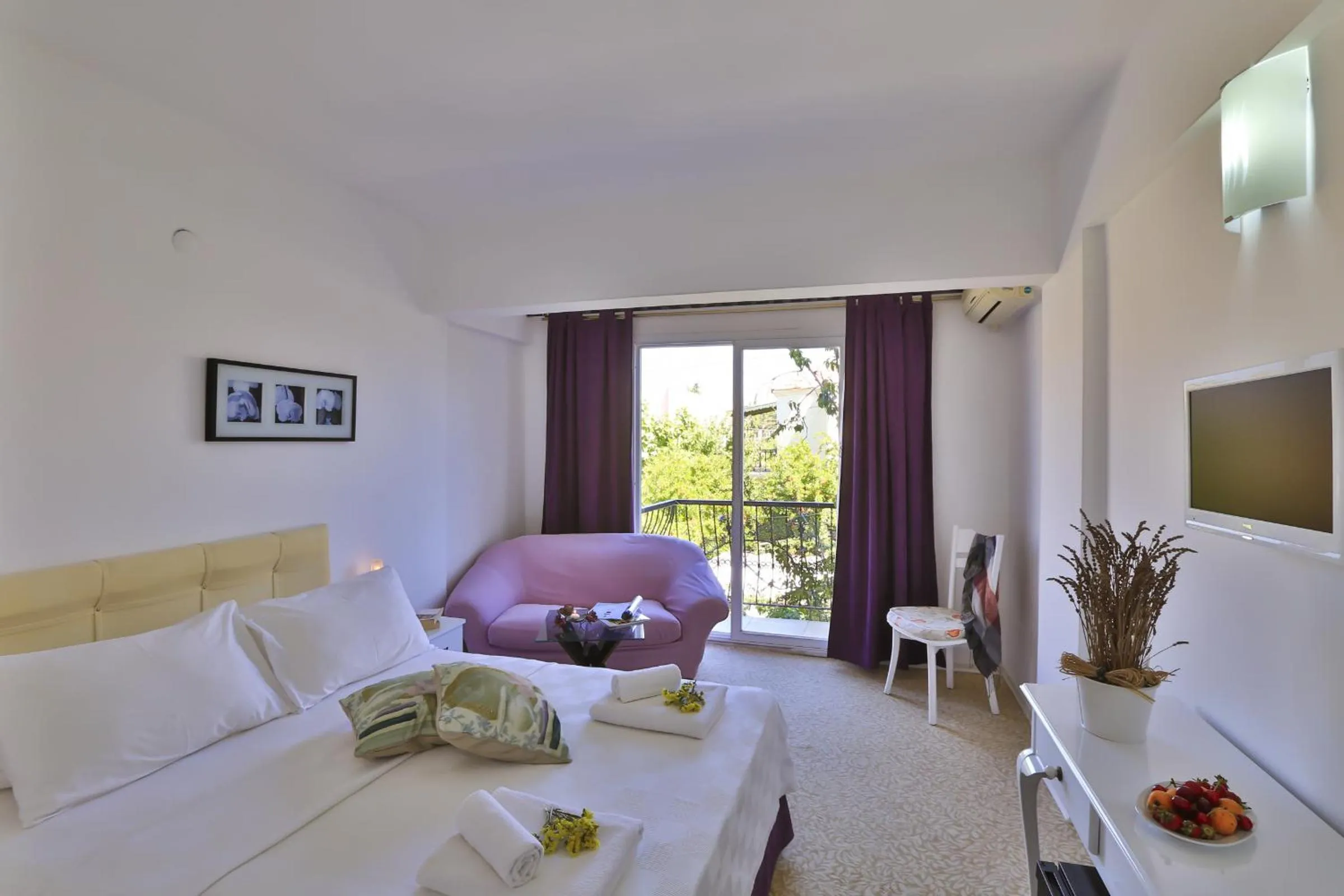 Photo of the whole room in Kiraz Butik Hotel