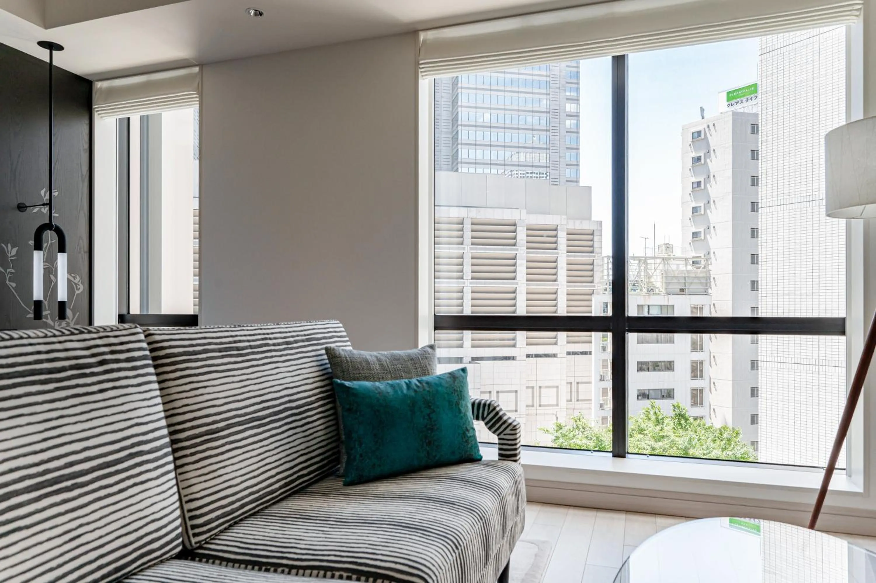 Photo of the whole room in Kimpton Shinjuku Tokyo by IHG