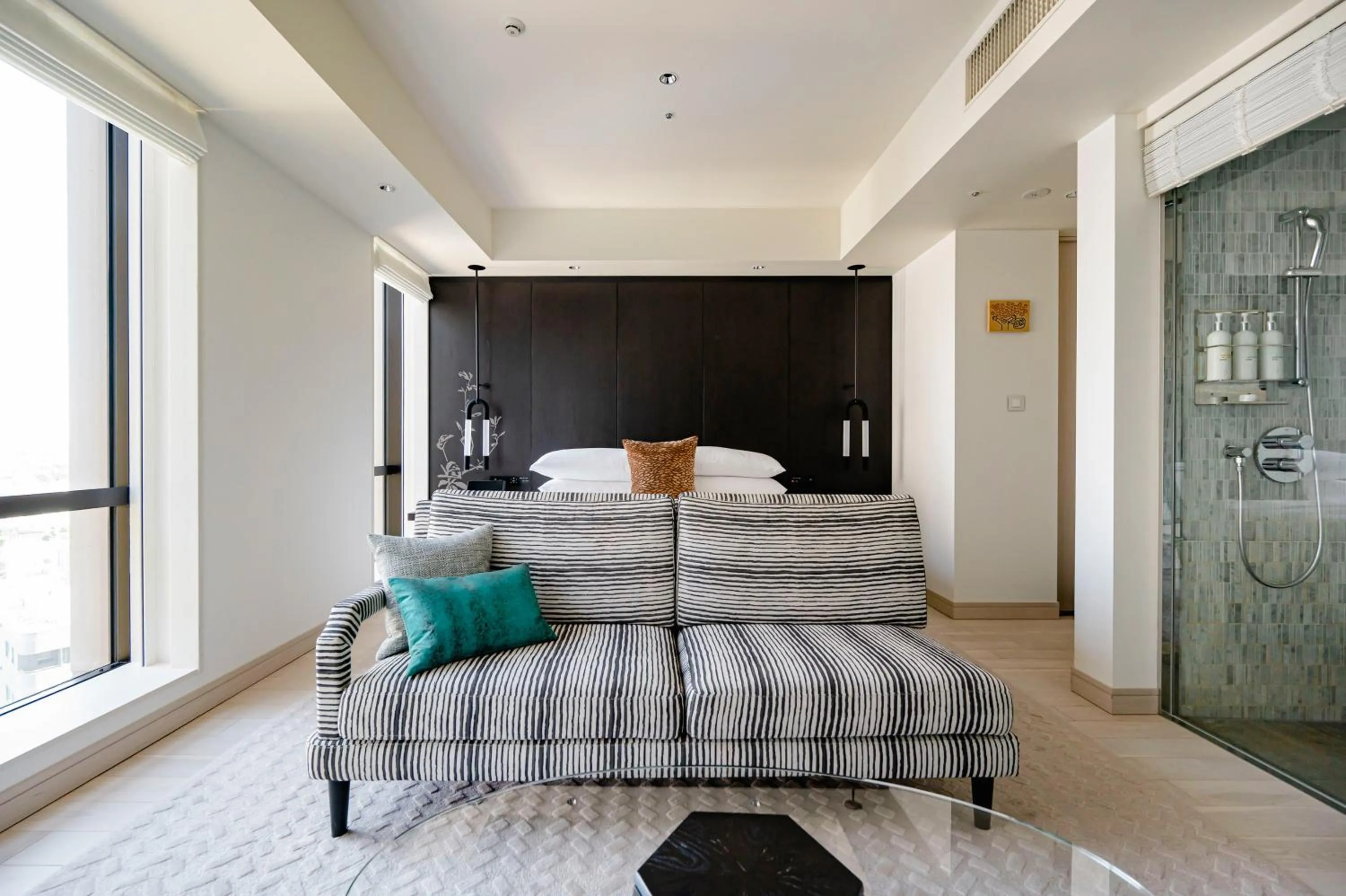 Photo of the whole room in Kimpton Shinjuku Tokyo by IHG