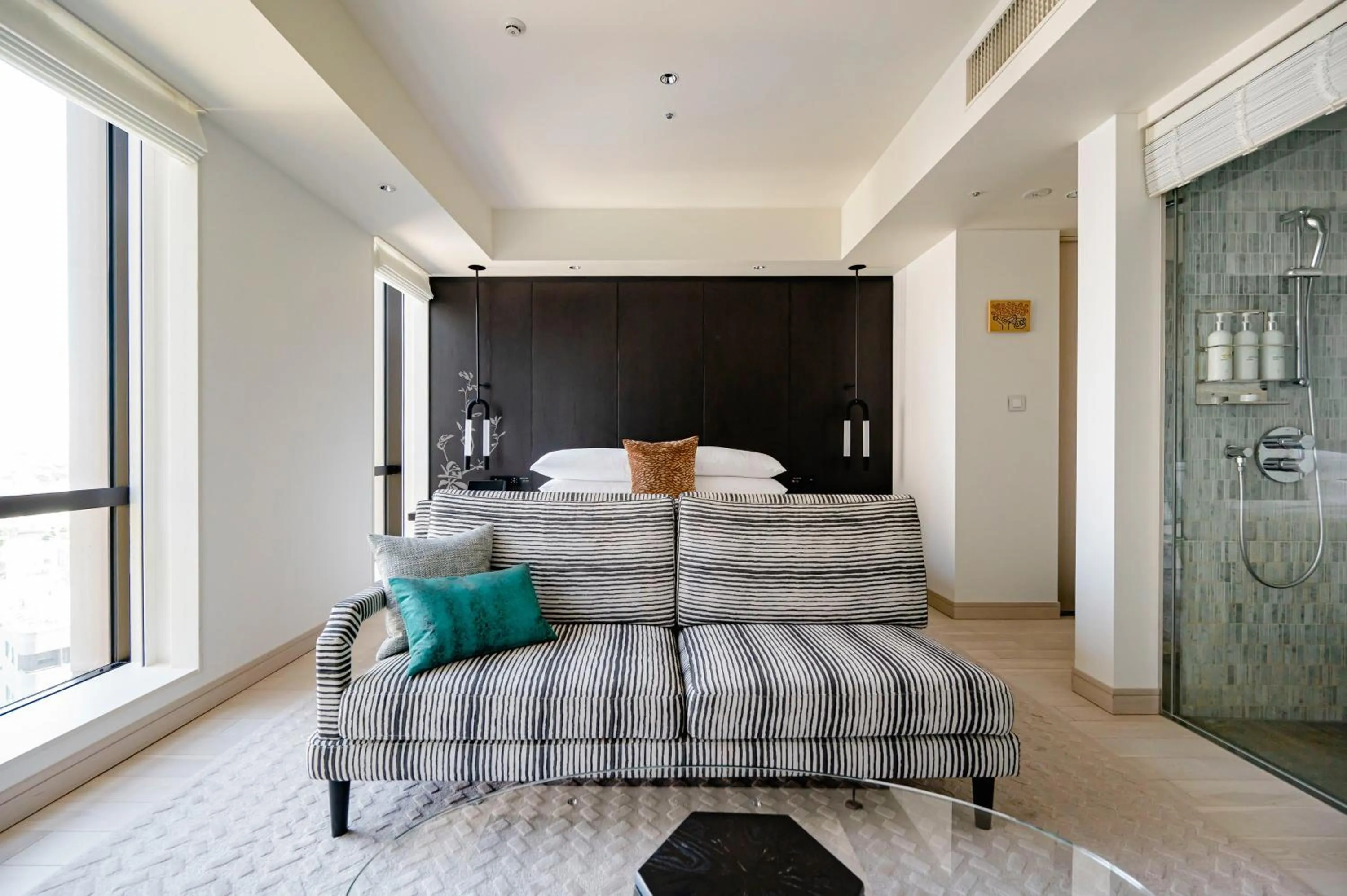 Photo of the whole room in Kimpton Shinjuku Tokyo by IHG