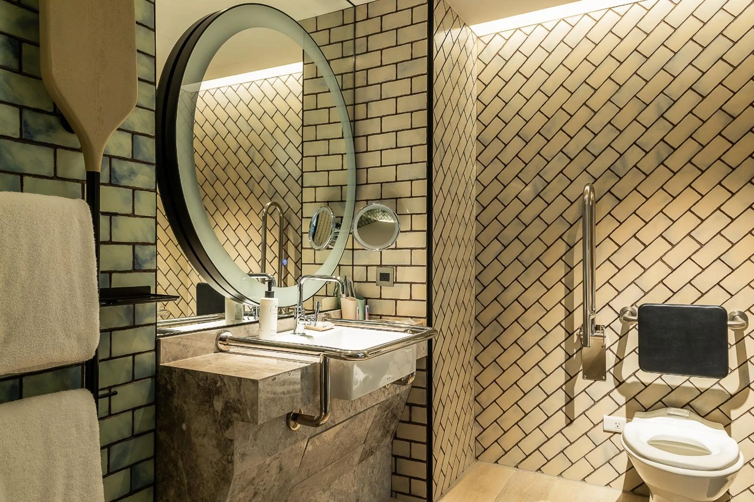 Shower in Hotel Indigo Taipei North by IHG