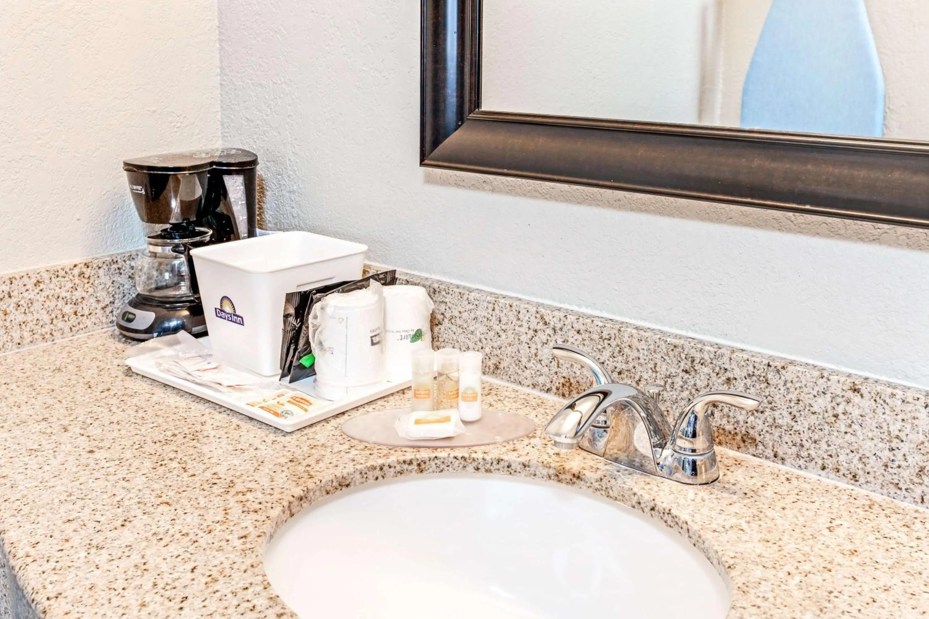 Bathroom in Cabana Inn & Suites