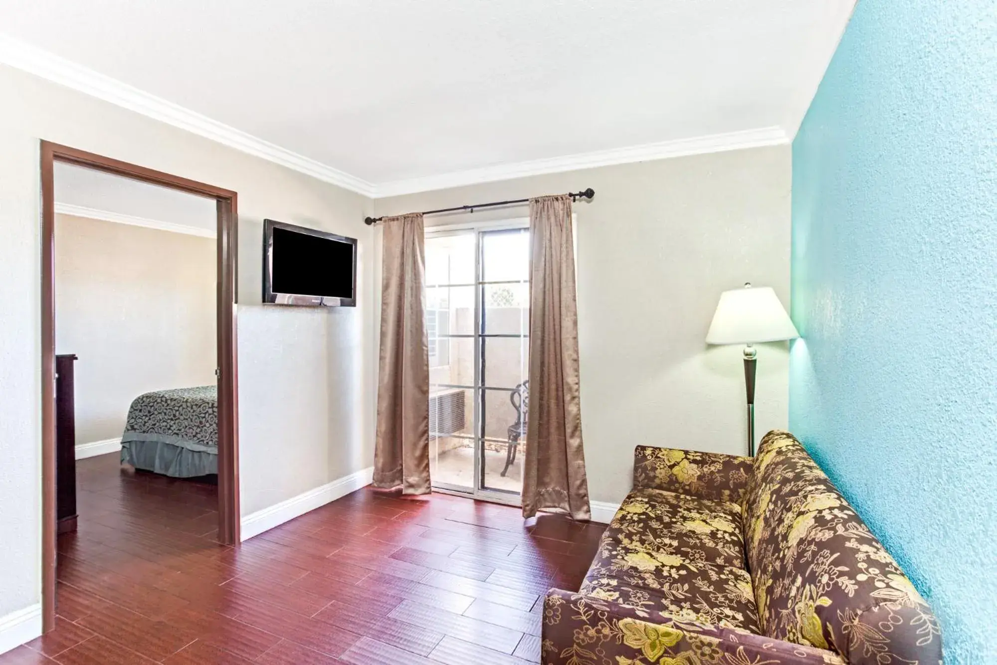 Day, Bed in Cabana Inn & Suites Day, Bed in Cabana Inn & Suites