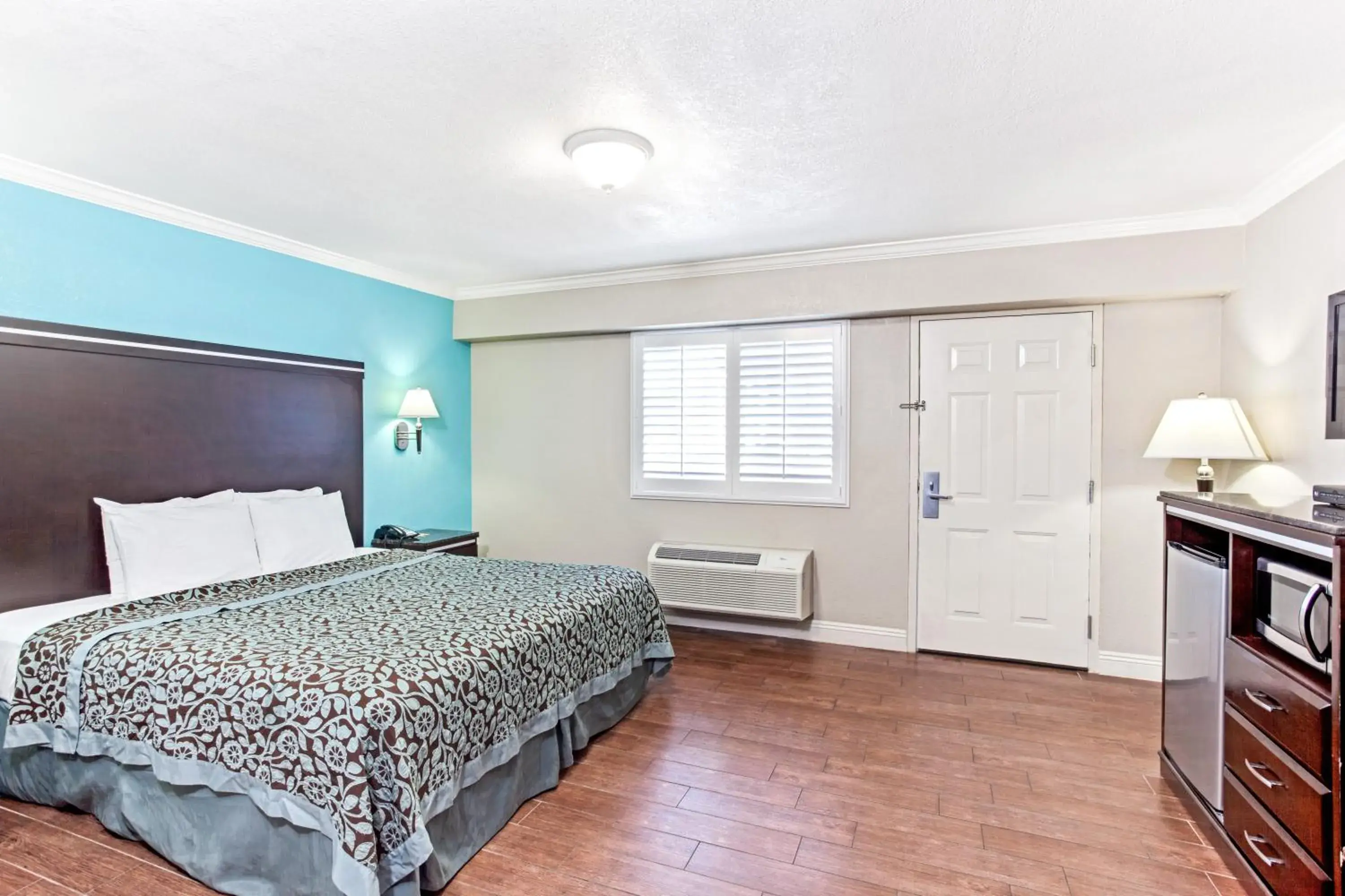 Bed in Cabana Inn & Suites Bed in Cabana Inn & Suites