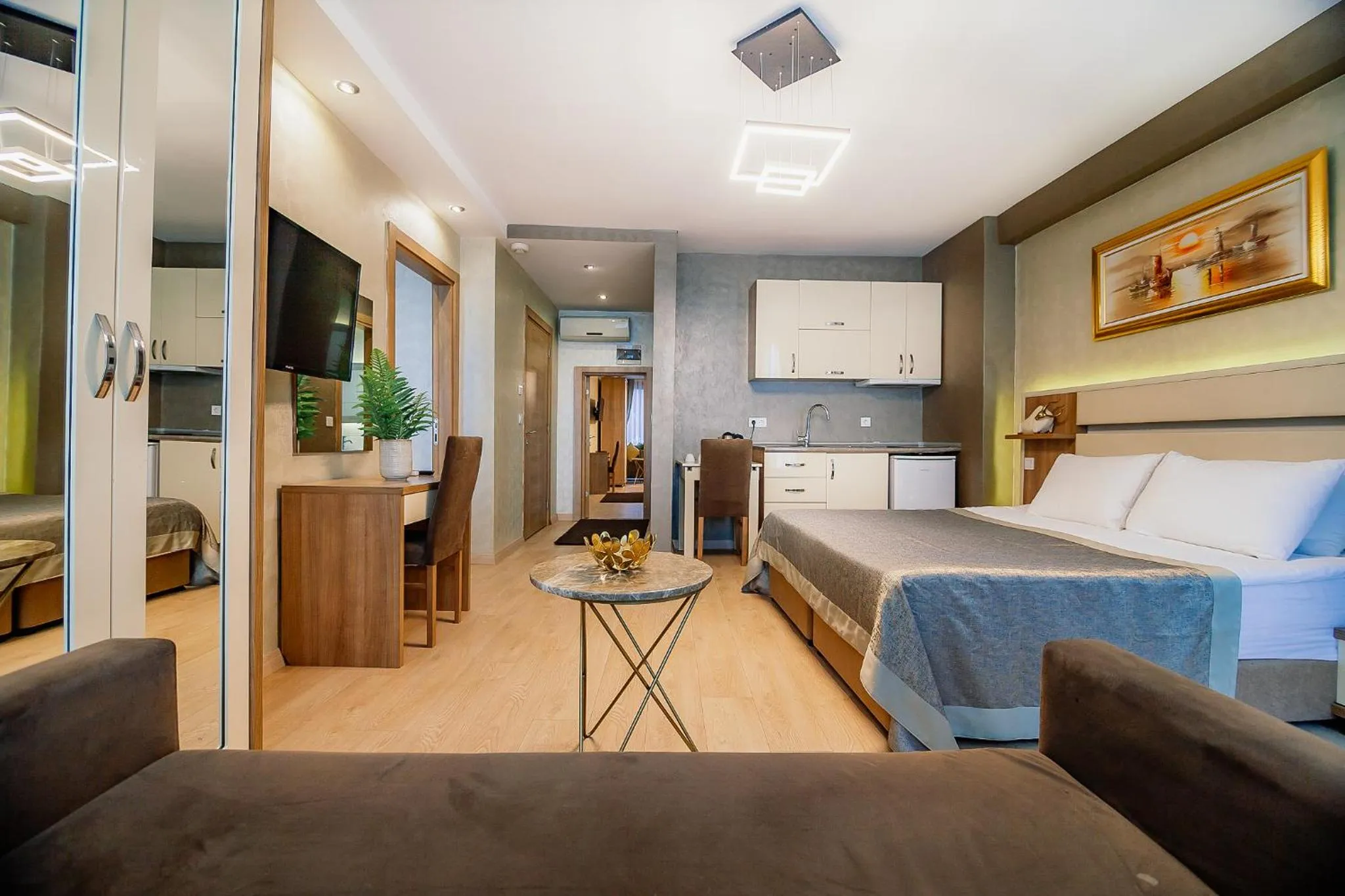 Photo of the whole room, Bed in Kavalalı Suites