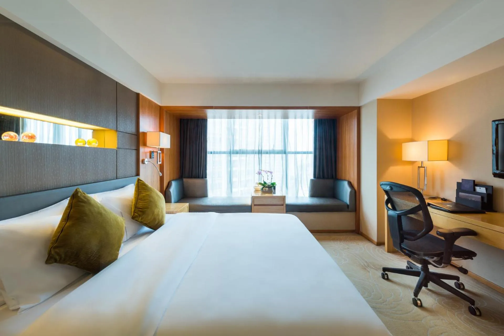 Bedroom, Bed in Grand Mercure Xiamen Downtown-Free Welcome Fruit & Metro Station