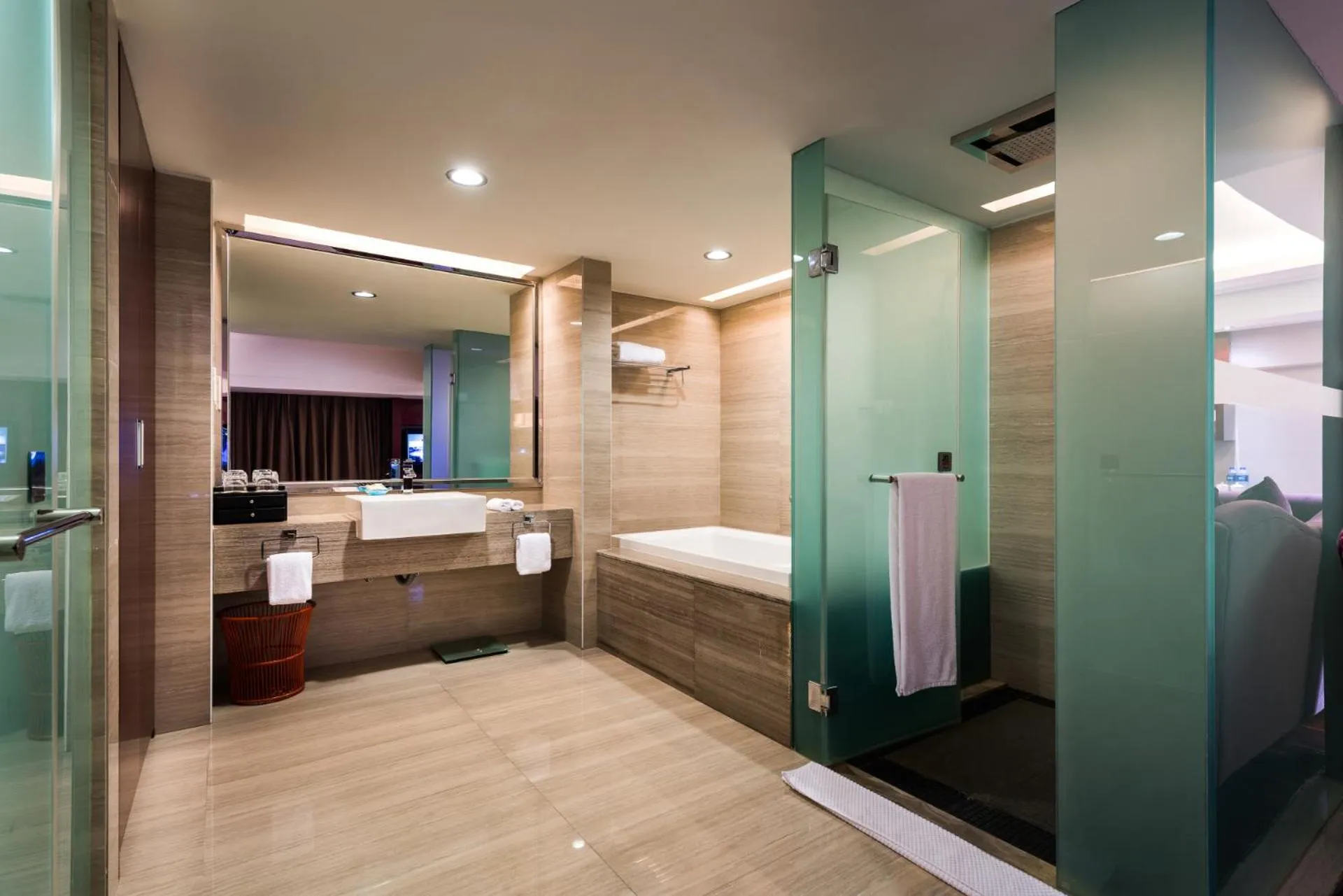 Bathroom in Grand Mercure Xiamen Downtown-Free Welcome Fruit & Metro Station