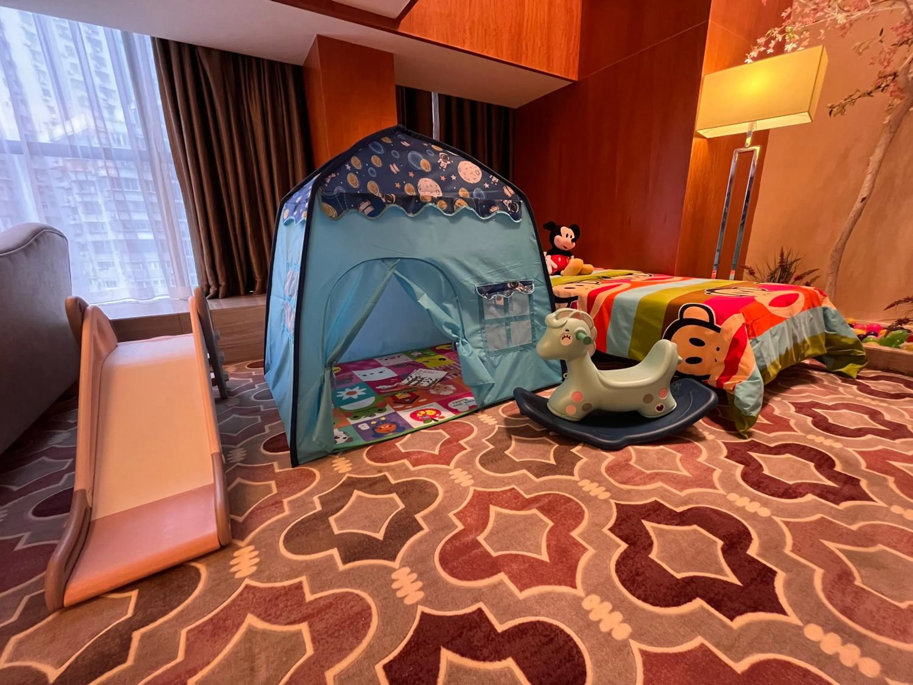 Living room, Bed in Grand Mercure Xiamen Downtown-Free Welcome Fruit & Metro Station