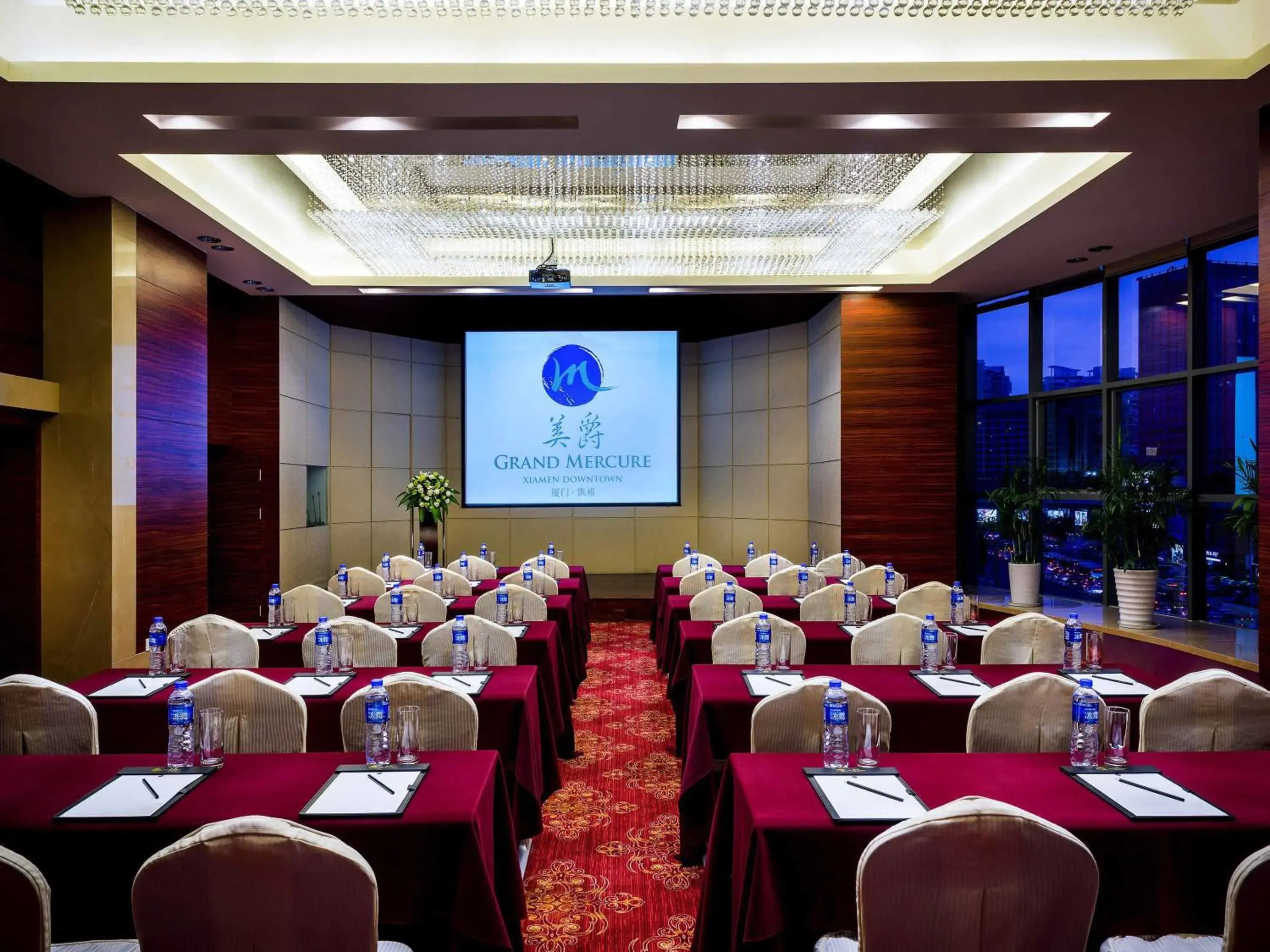 Property building in Grand Mercure Xiamen Downtown-Free Welcome Fruit & Metro Station Property building in Grand Mercure Xiamen Downtown-Free Welcome Fruit & Metro Station