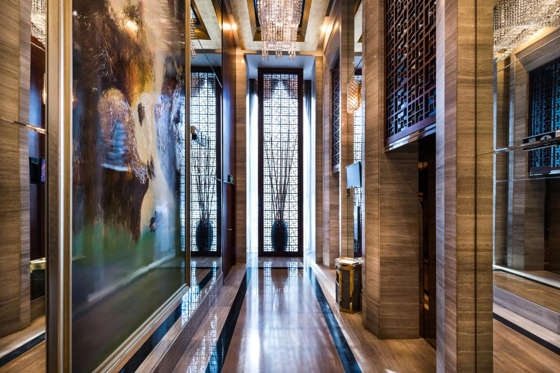 elevator in Grand Mercure Xiamen Downtown-Free Welcome Fruit & Metro Station