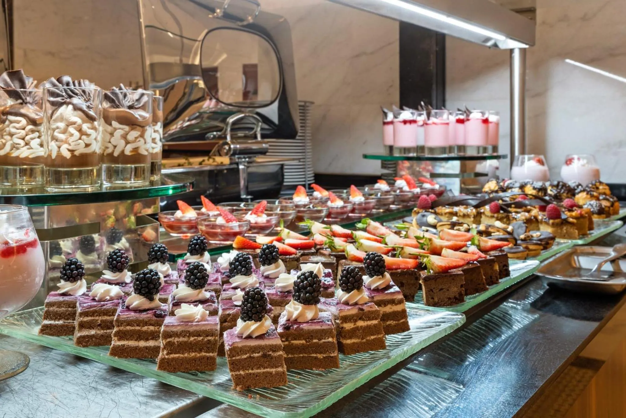 Restaurant/places to eat in voco Makkah an IHG Hotel