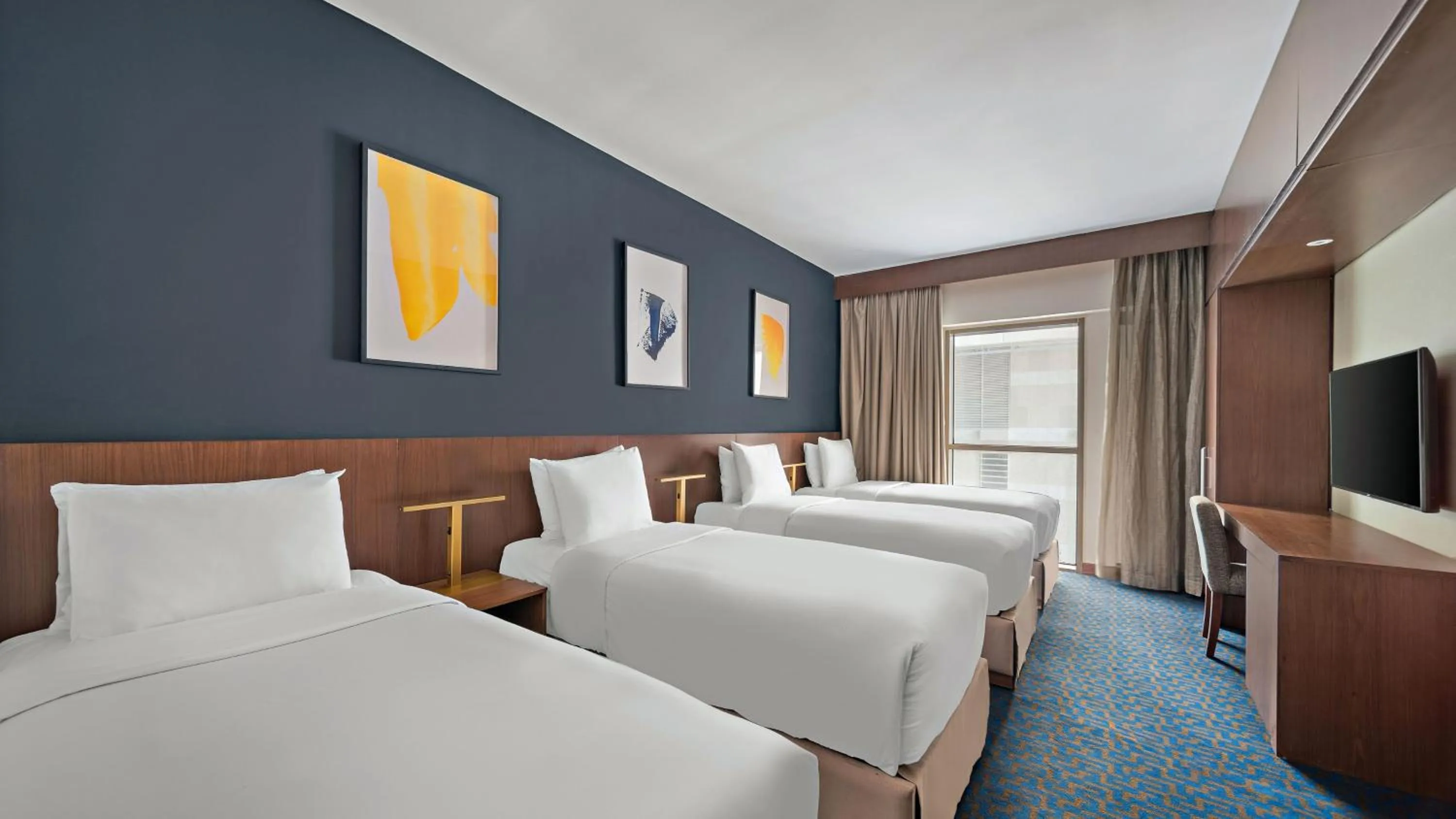 Photo of the whole room, Bed in voco Makkah an IHG Hotel