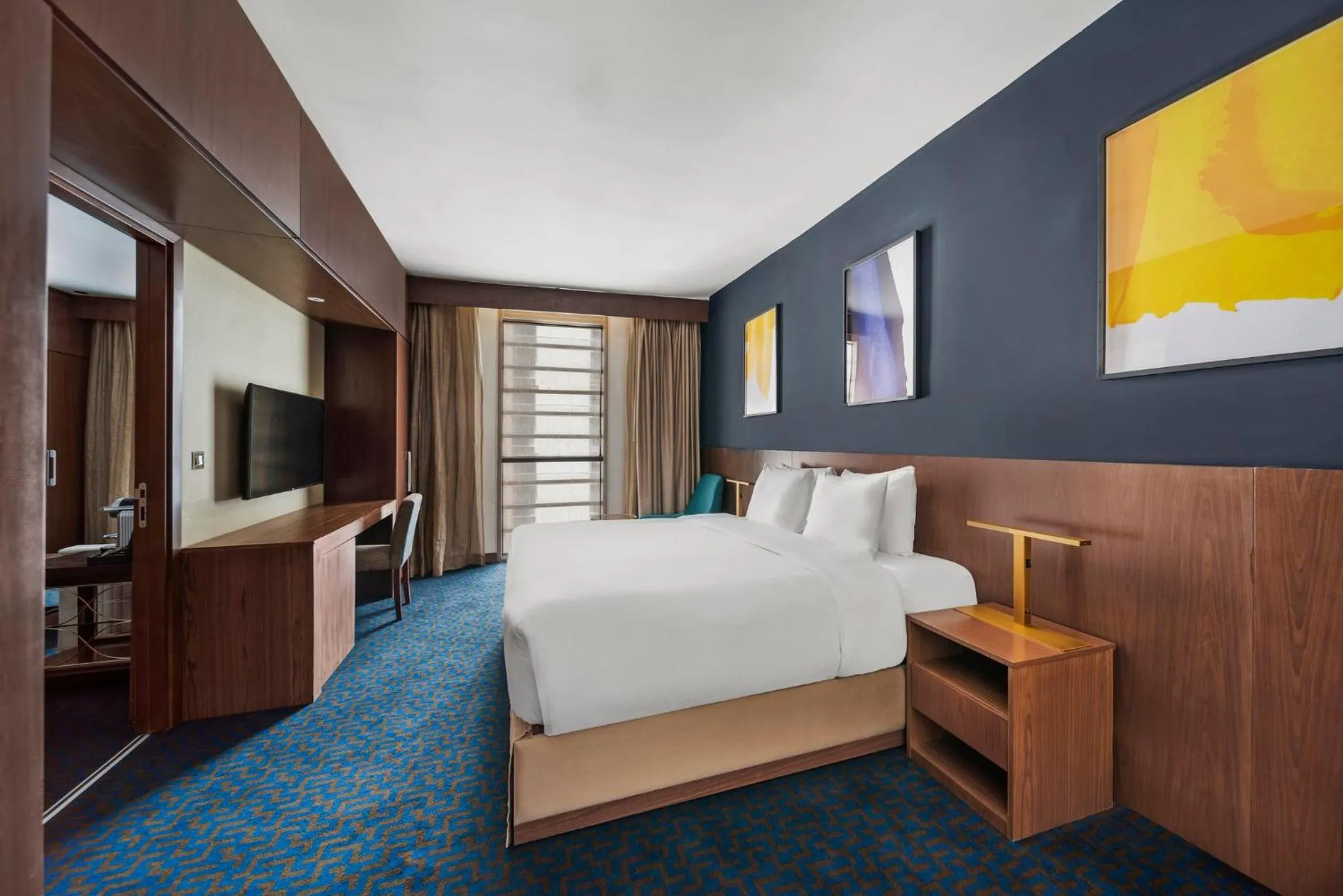 Photo of the whole room, Bed in voco Makkah an IHG Hotel