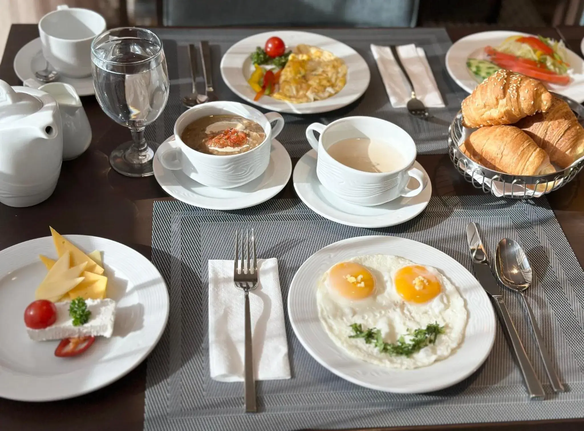 Photo of the whole room in voco Makkah an IHG Hotel Photo of the whole room in voco Makkah an IHG Hotel