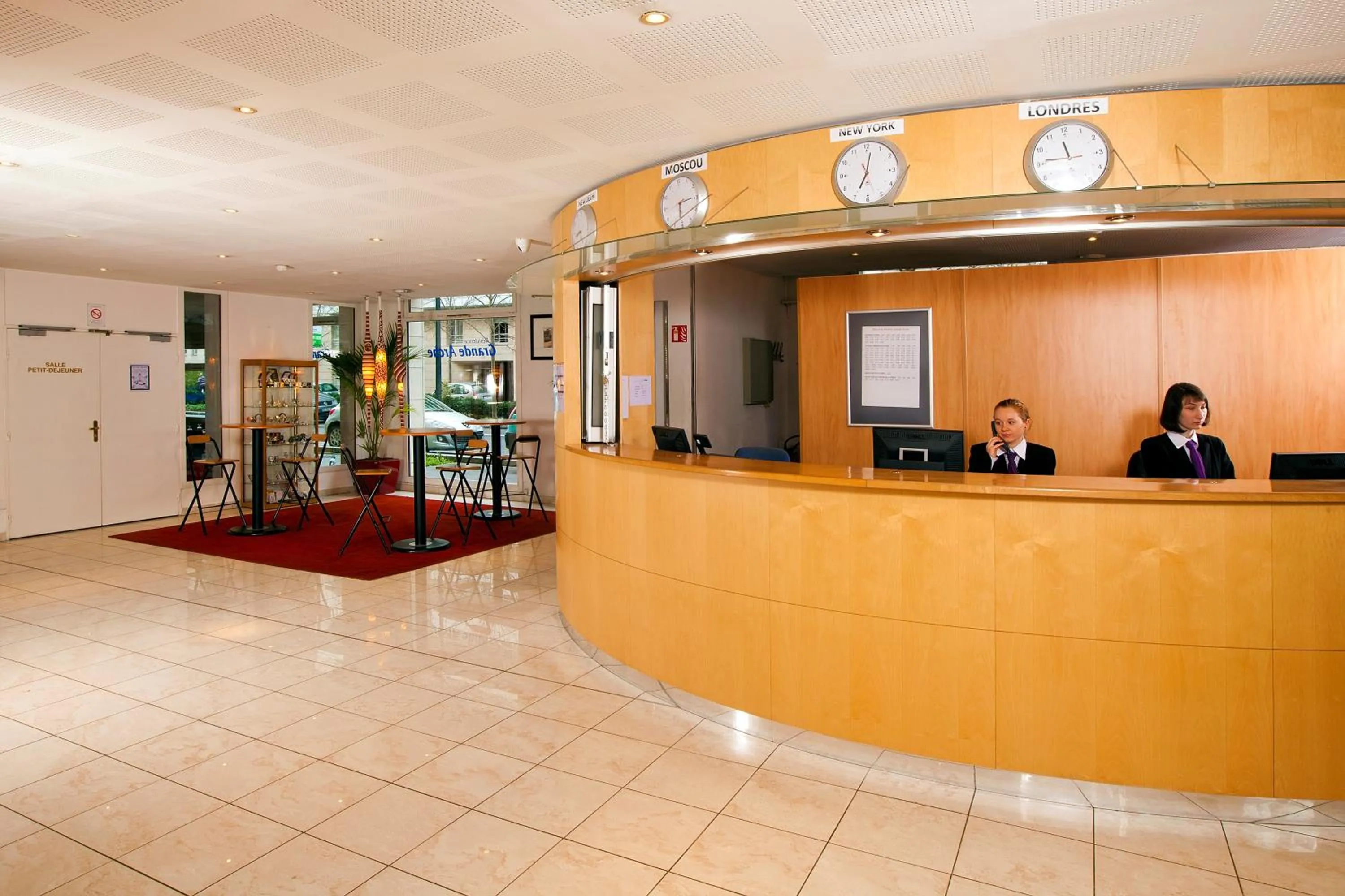 Lobby or reception in Séjours & Affaires Courbevoie Grande Arche
