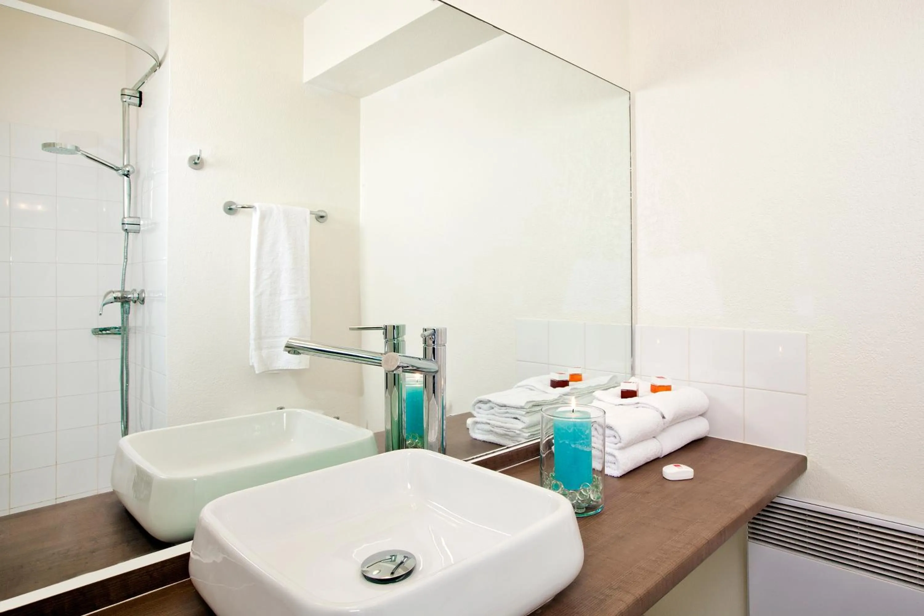 Bathroom in Séjours & Affaires Courbevoie Grande Arche