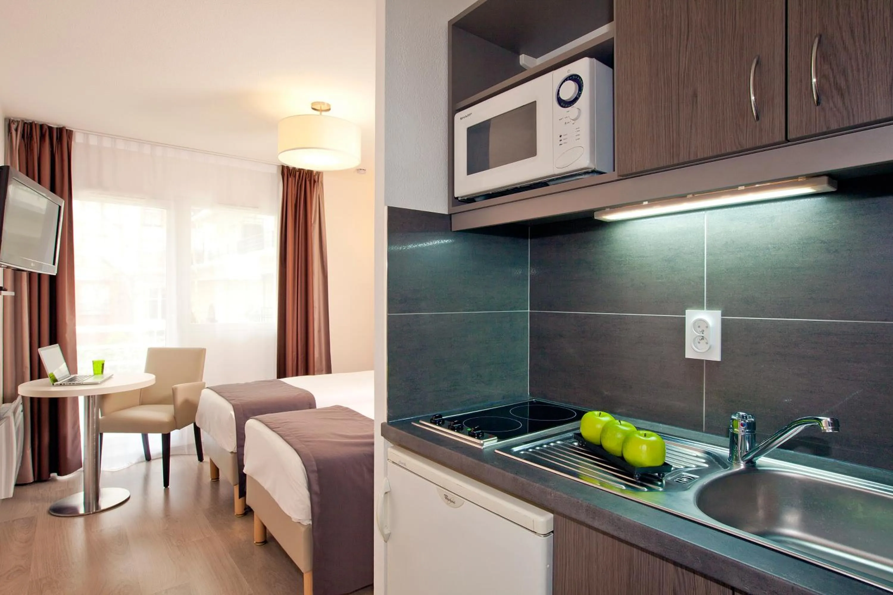 Kitchen or kitchenette in Séjours & Affaires Courbevoie Grande Arche