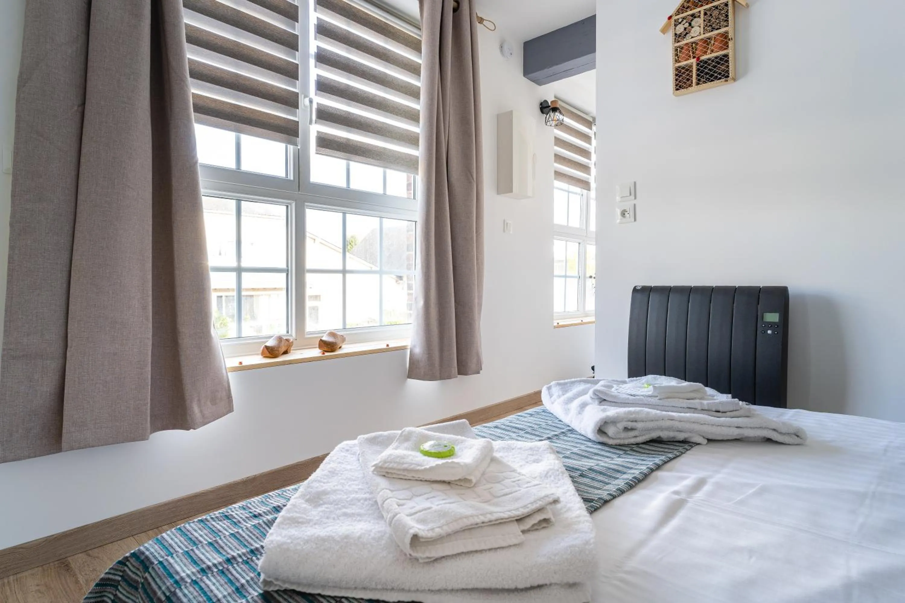 Bedroom, Bed in La Dimiere - Le Postel - Appartements de standing en hyper-centre - Louviers