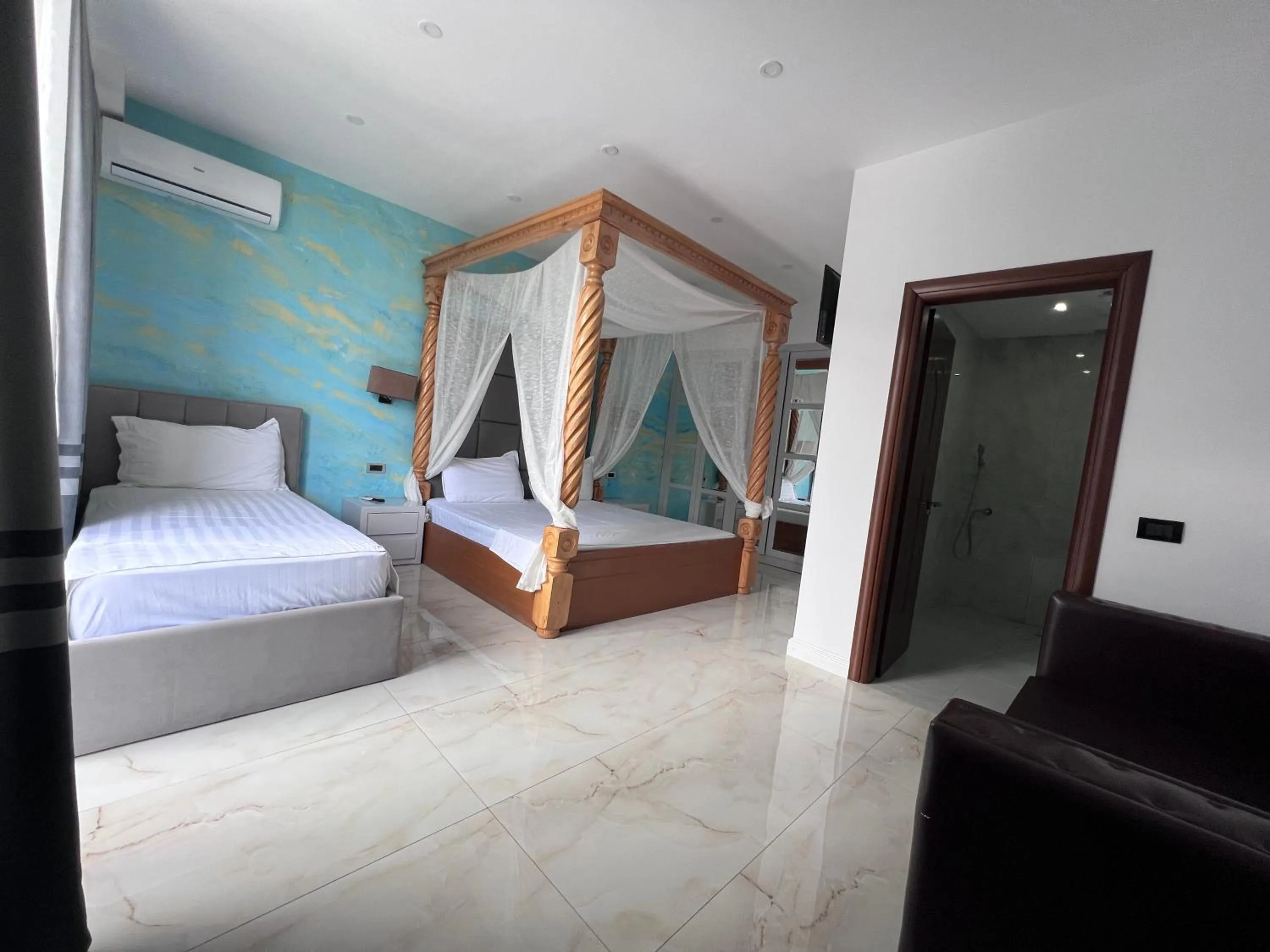 Bed in Hotel Victoria