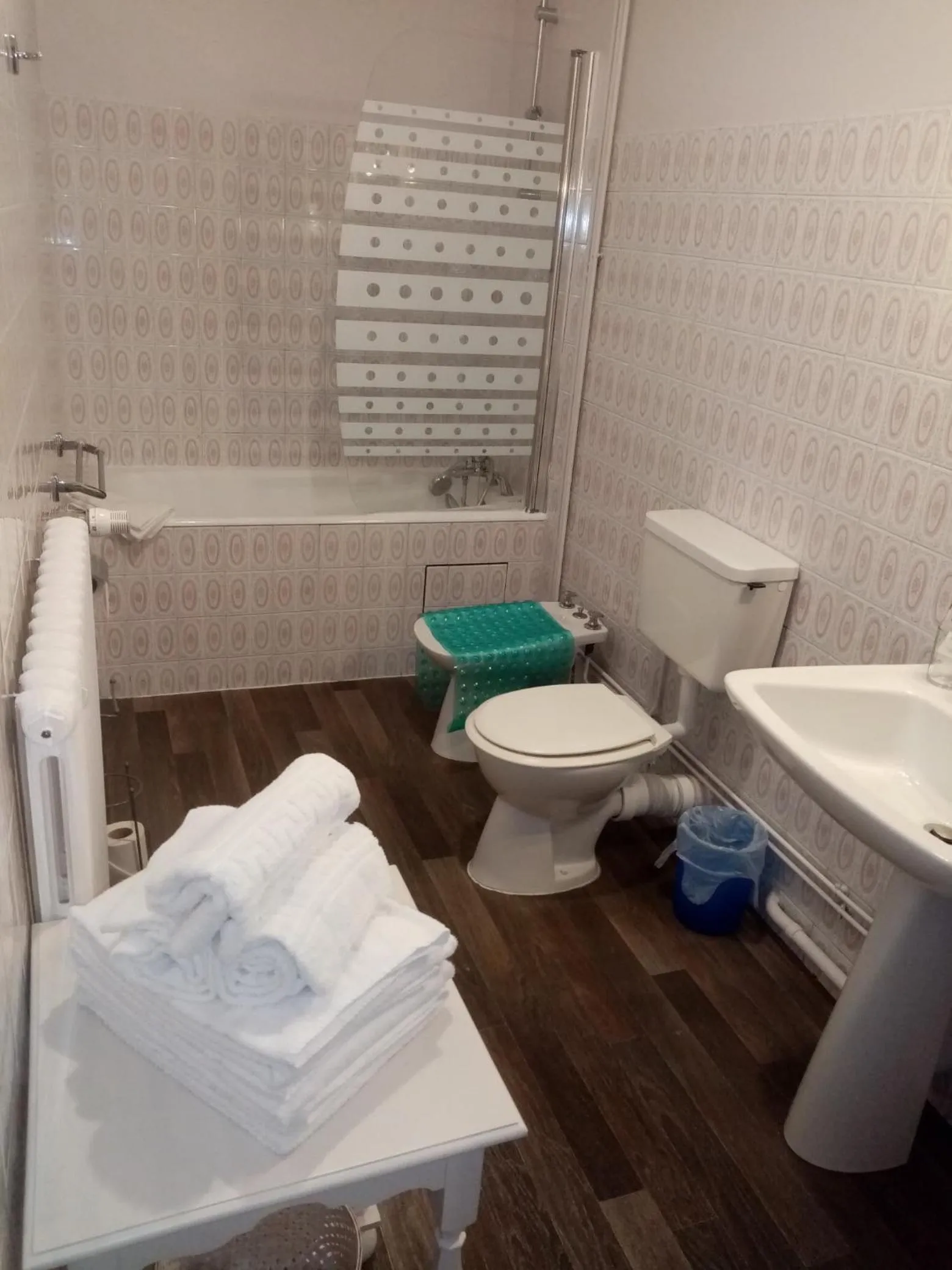 Bathroom in Hôtel Confort 09 ou HC-09