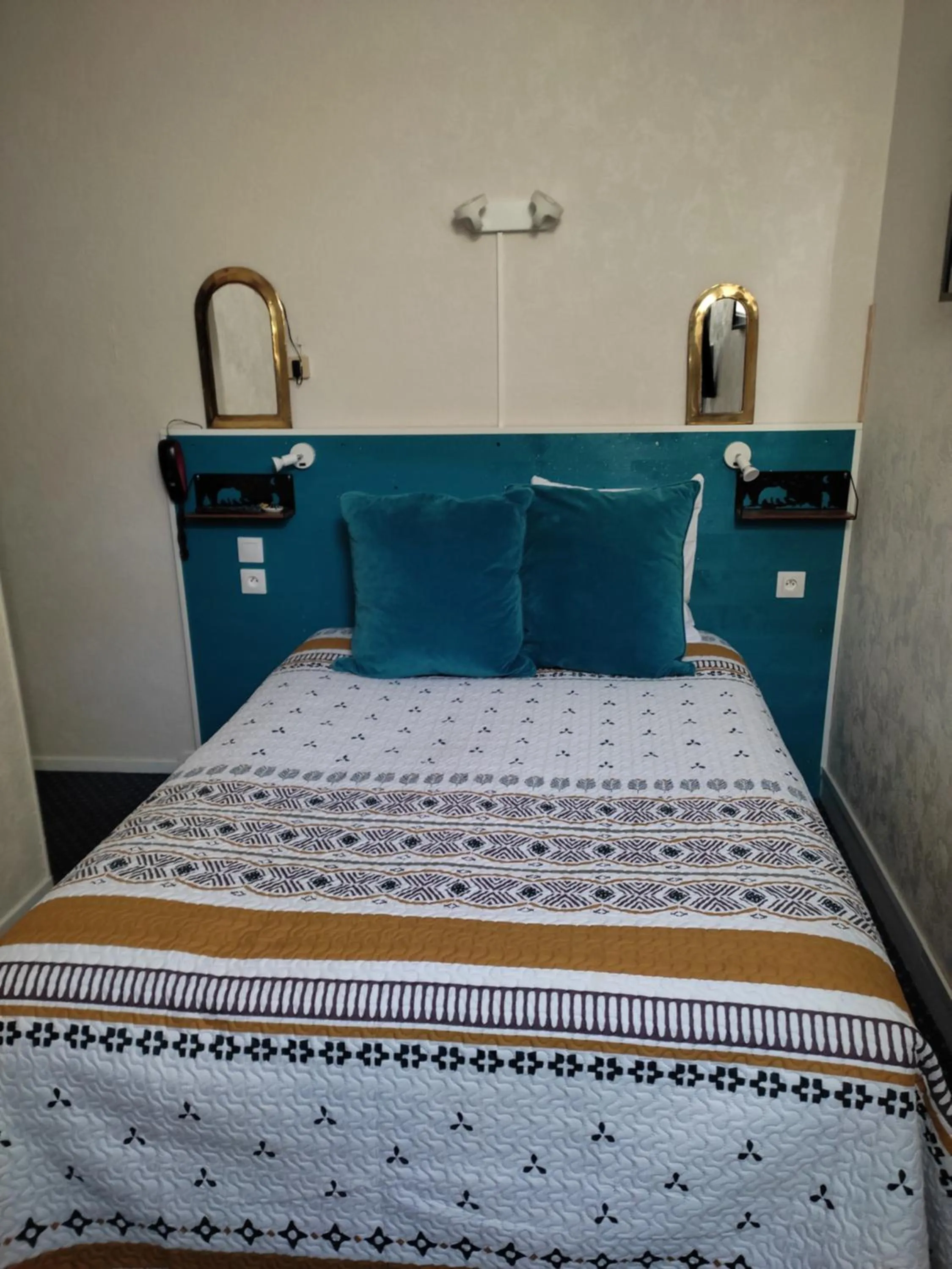 Bed in Hôtel Confort 09 ou HC-09