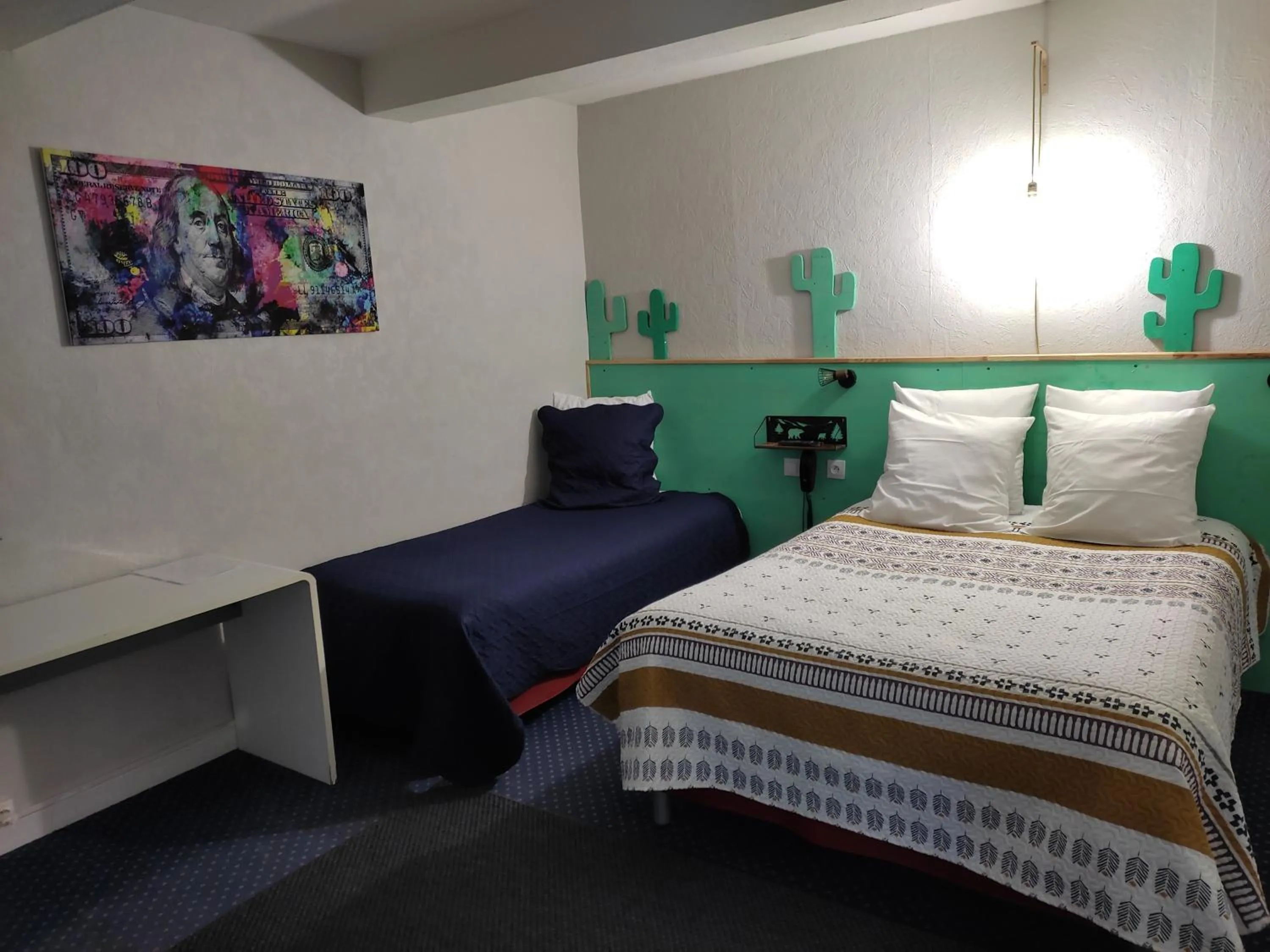 Bed in Hôtel Confort 09 ou HC-09