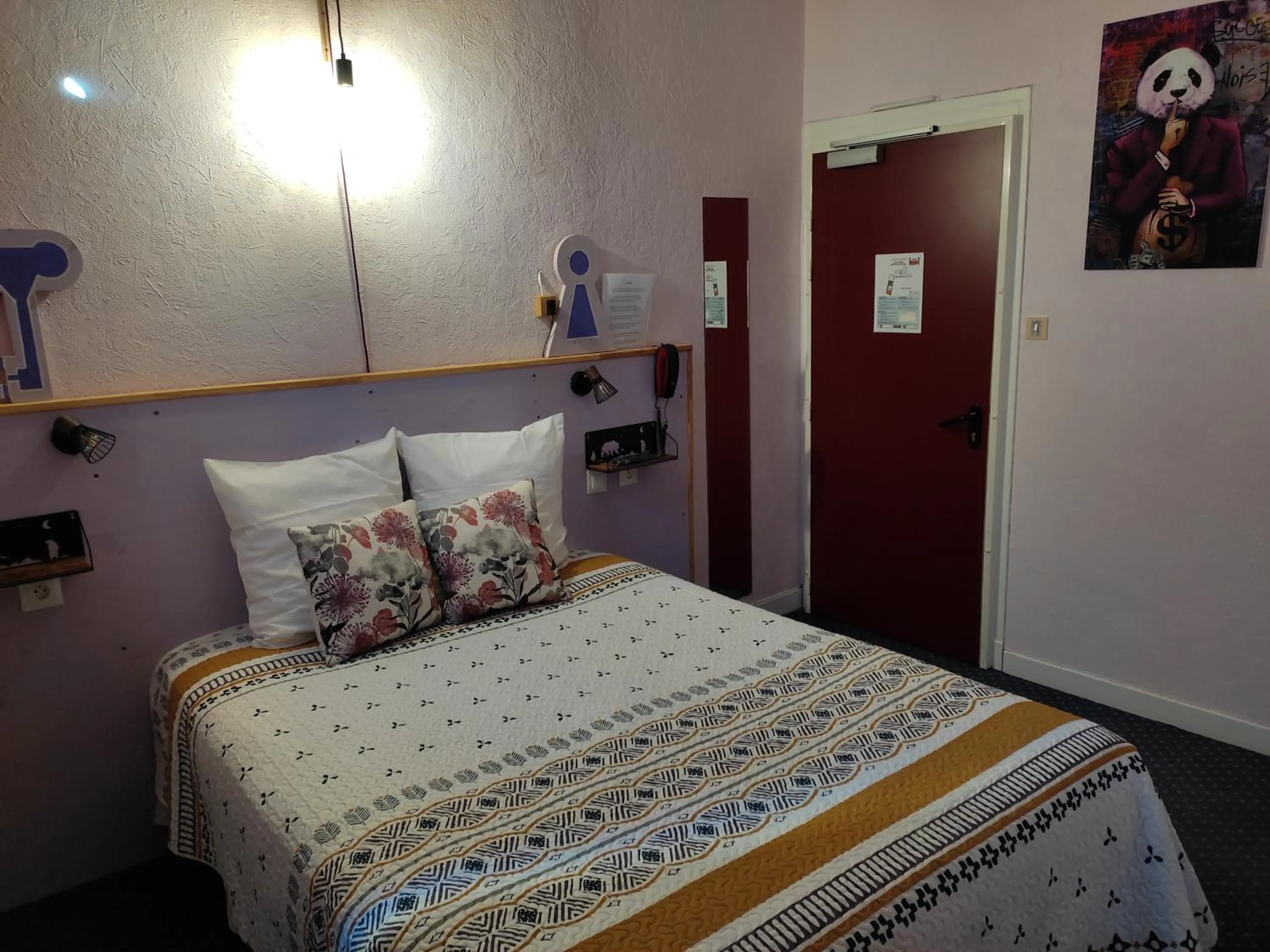 Bed in Hôtel Confort 09 ou HC-09