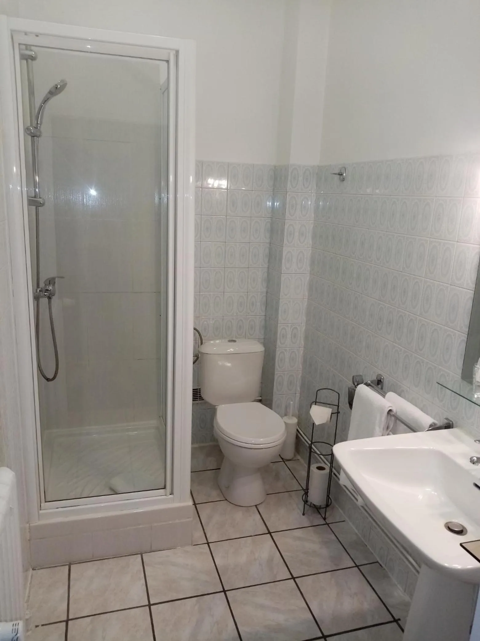 Bathroom in Hôtel Confort 09 ou HC-09