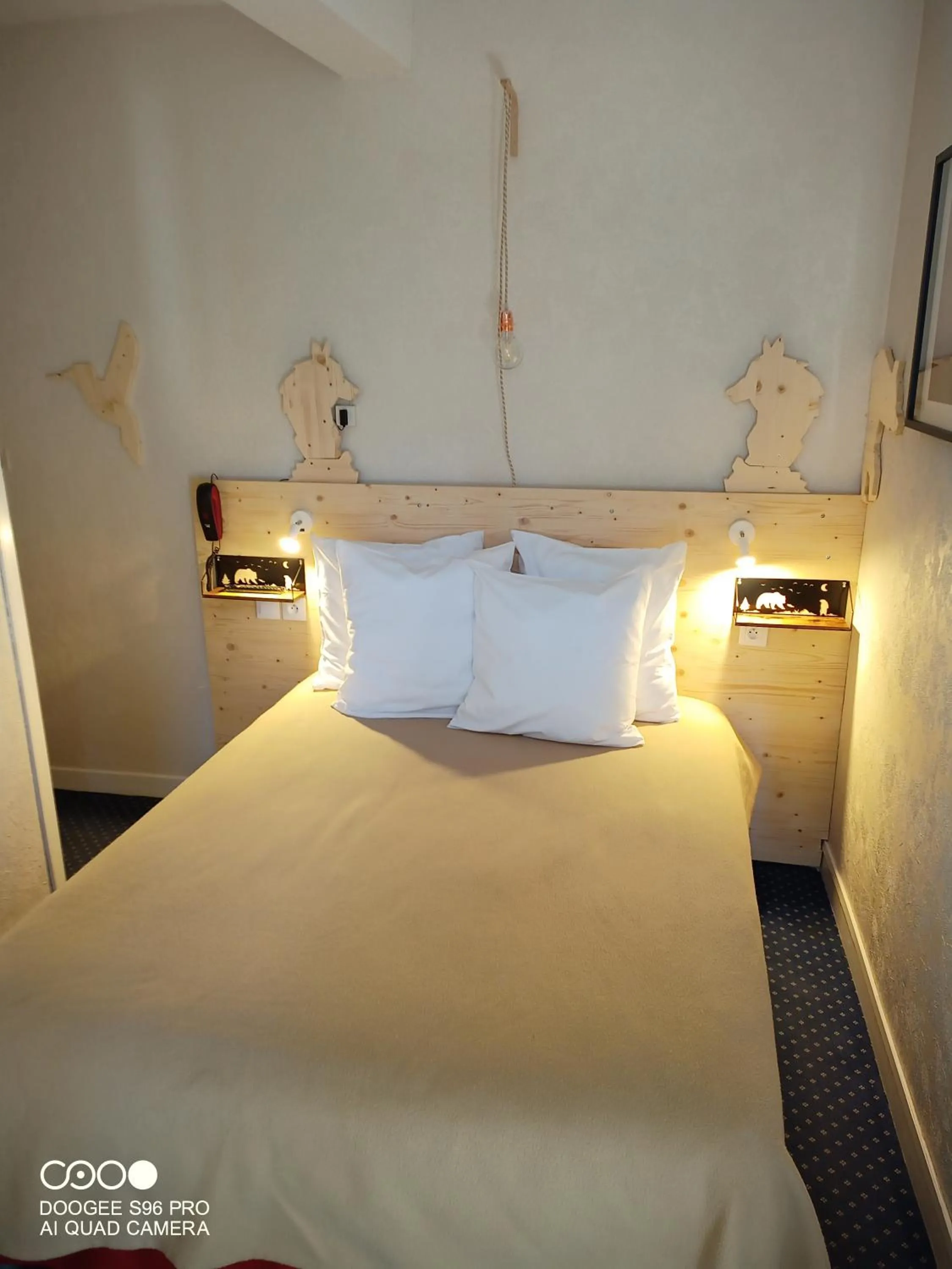 Bed in Hôtel Confort 09 ou HC-09