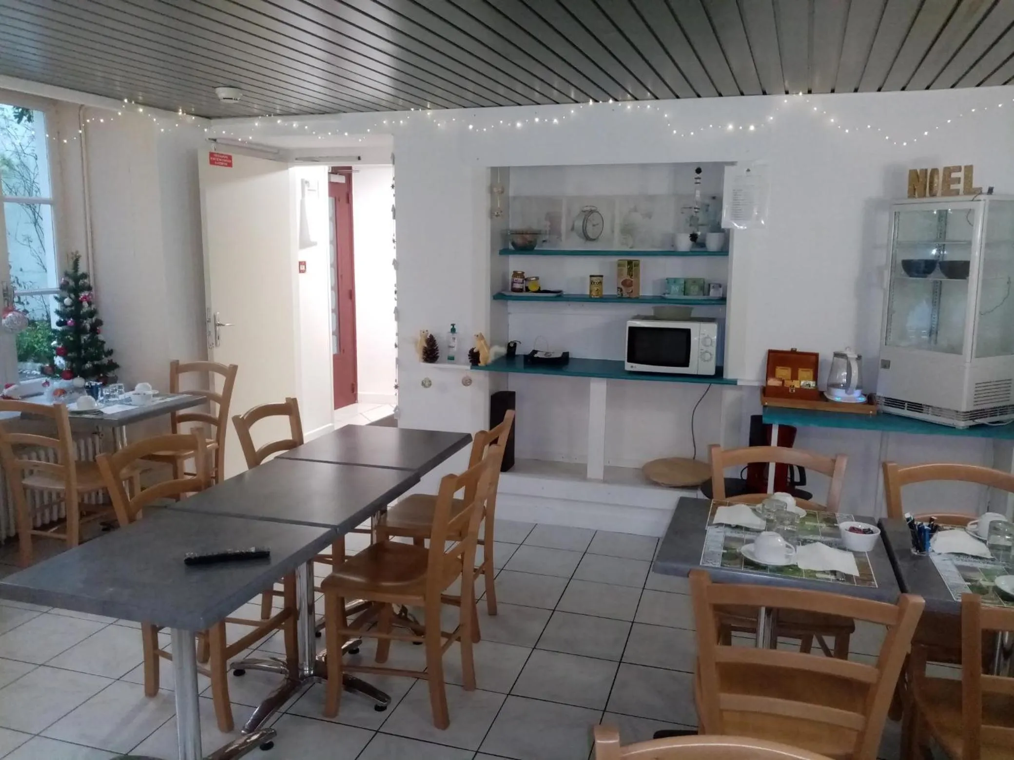 Restaurant/places to eat in Hôtel Confort 09 ou HC-09