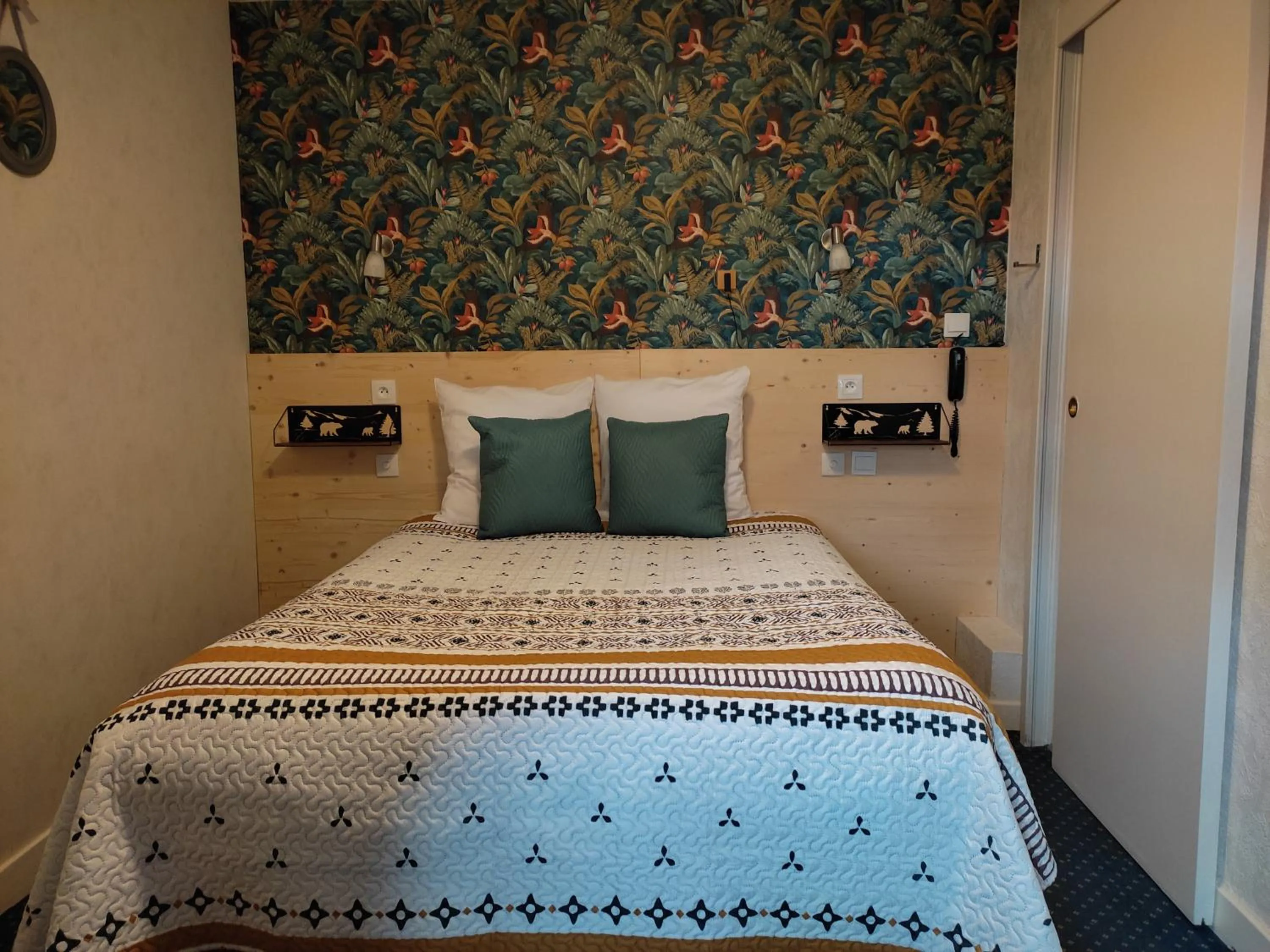 Bed in Hôtel Confort 09 ou HC-09