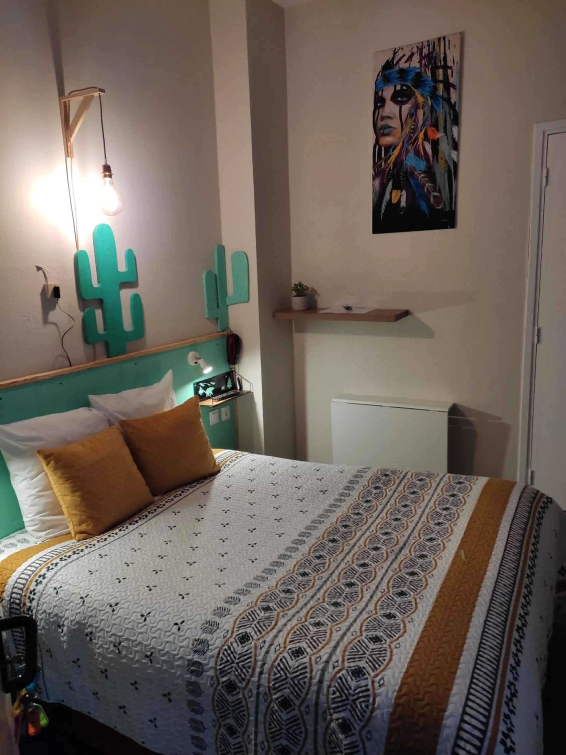 Bed in Hôtel Confort 09 ou HC-09